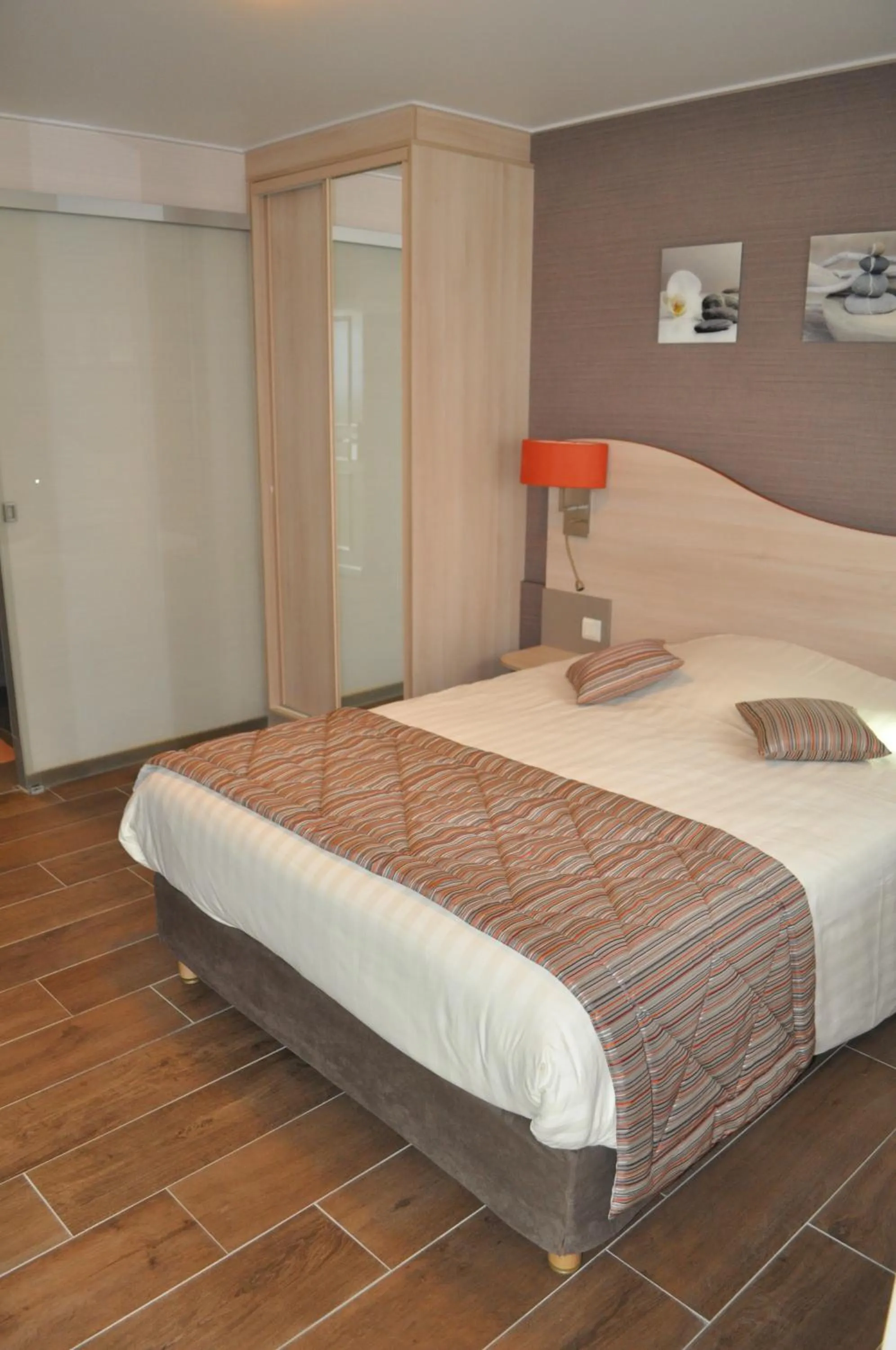 Single Room - single occupancy in Logis Hotel au tambour