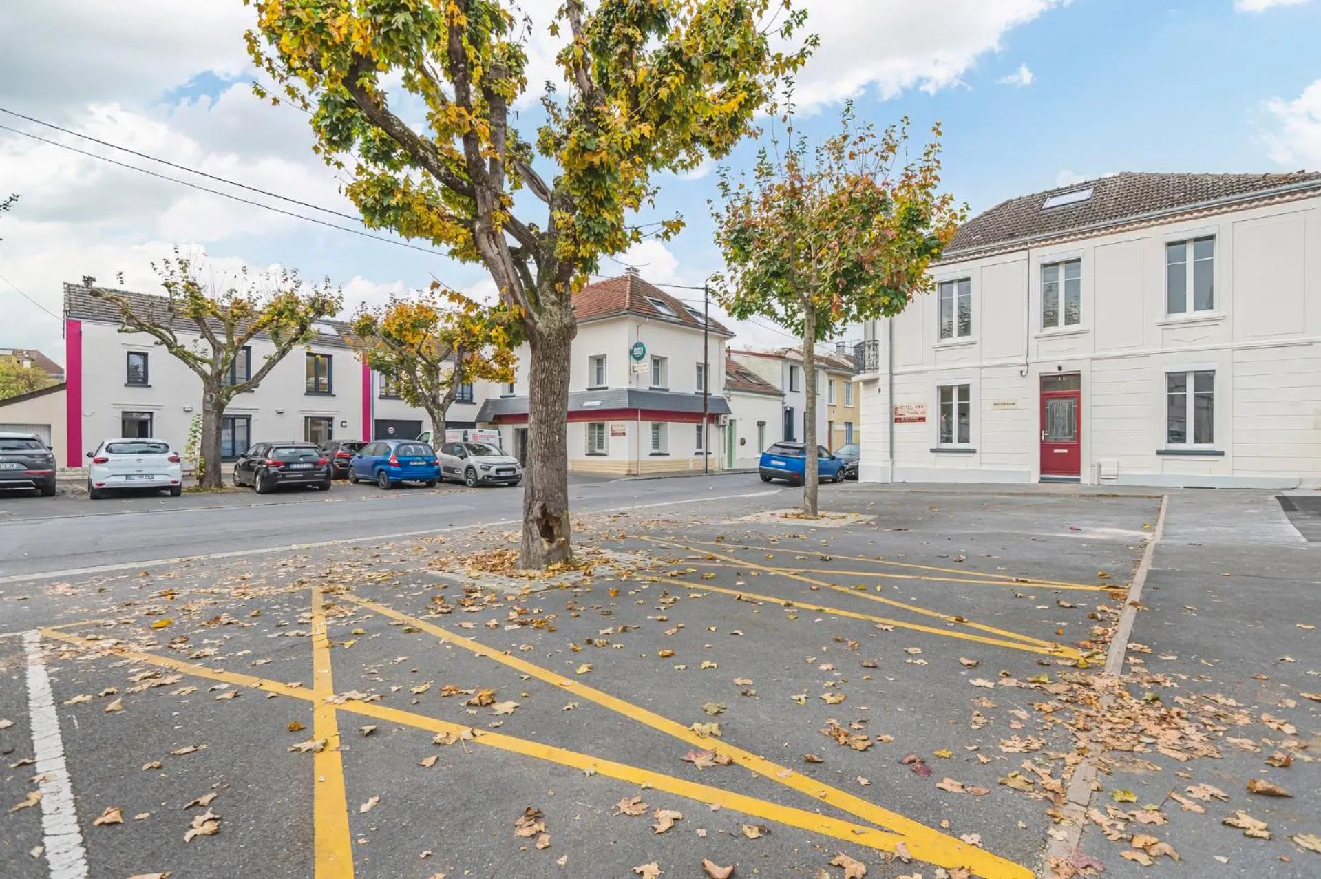 Property building in Logis Hôtel Au Tambour