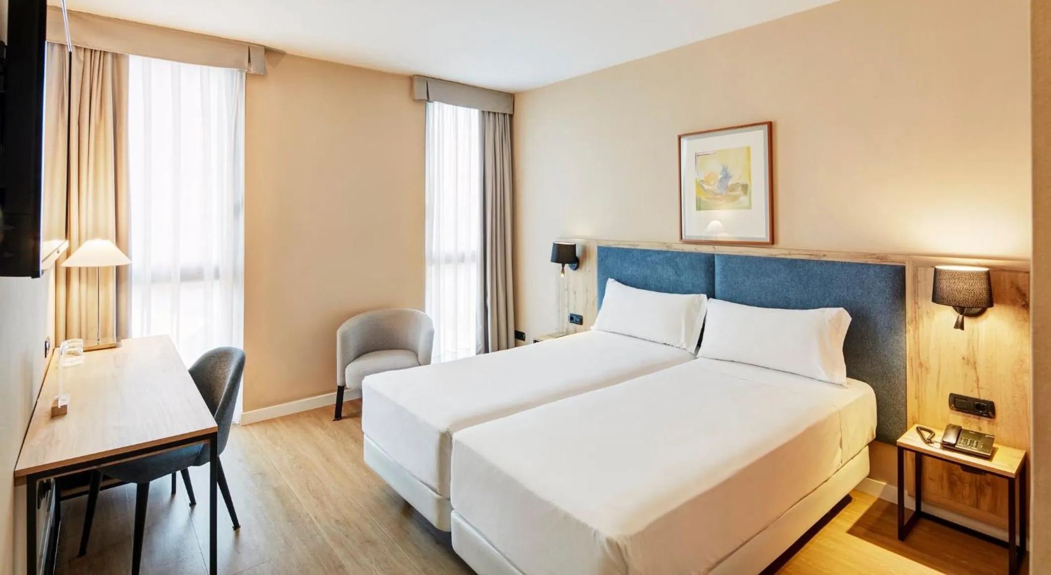 Photo of the whole room, Bed in Sercotel Cornellà Barcelona
