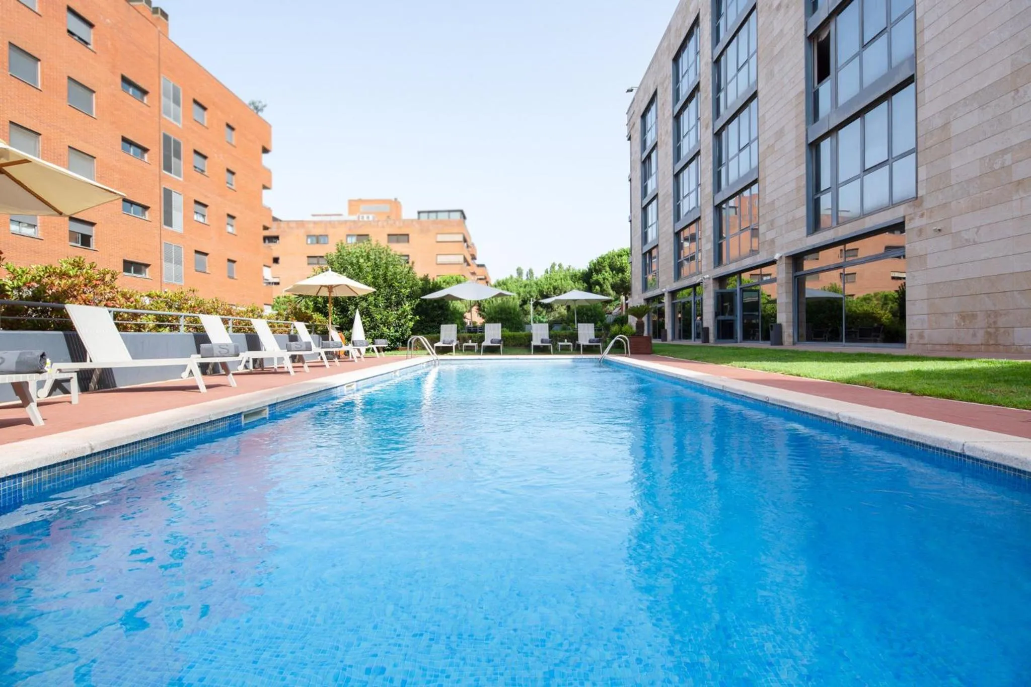 Swimming pool in Sercotel Cornellà Barcelona