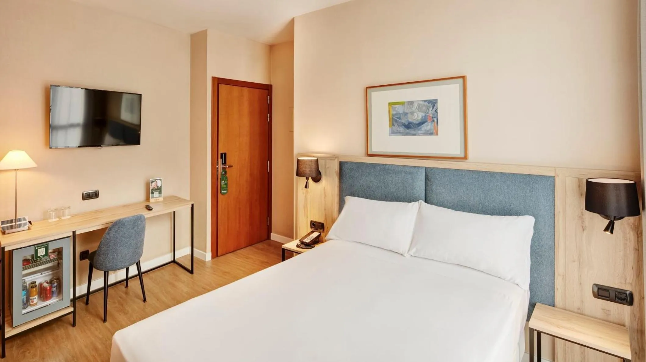 Photo of the whole room, Bed in Sercotel Cornellà Barcelona