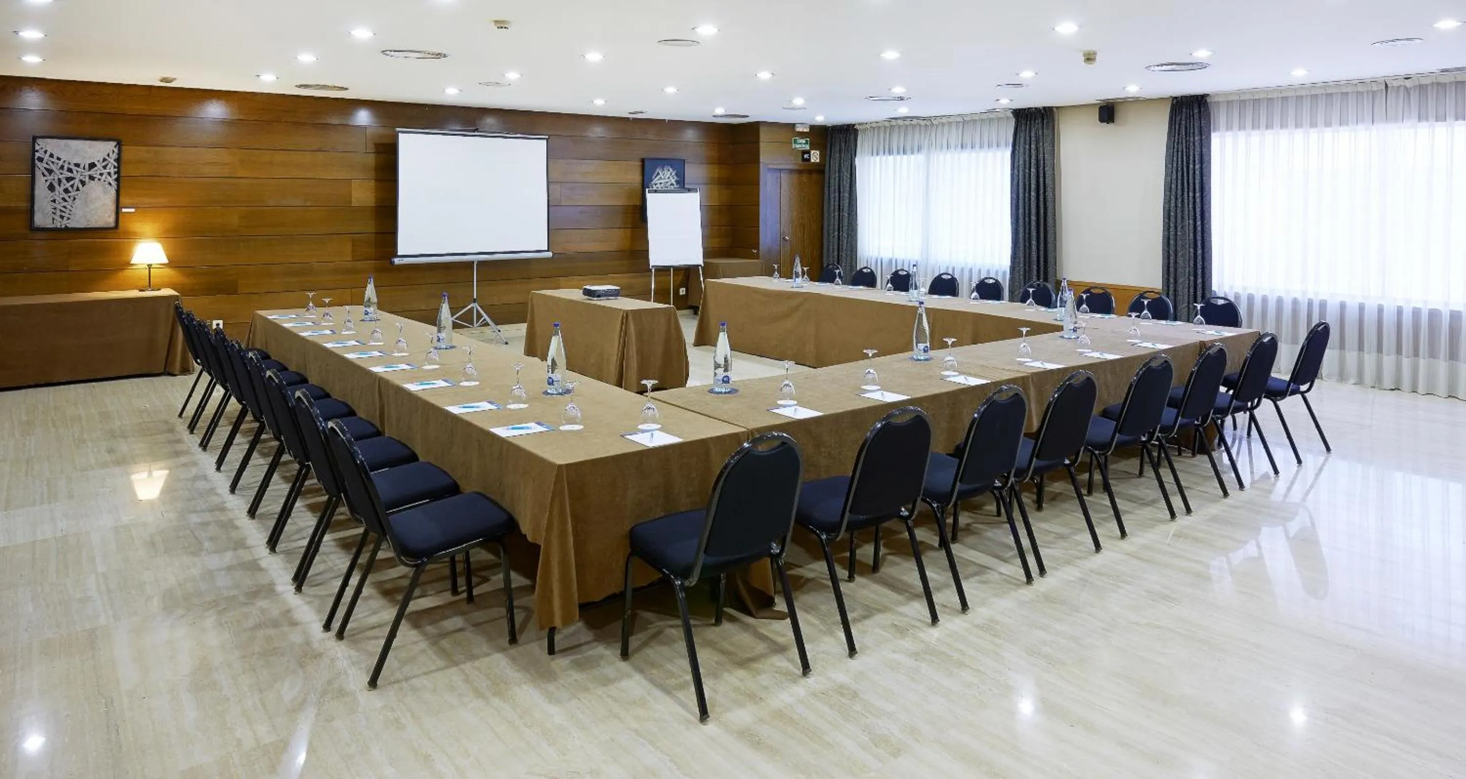 Meeting/conference room in Up Rooms Vic Hotel