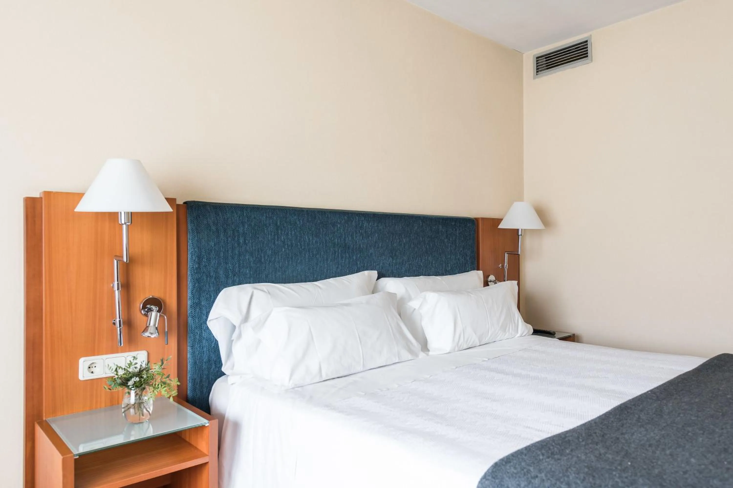 Bed in Up Rooms Vic Hotel