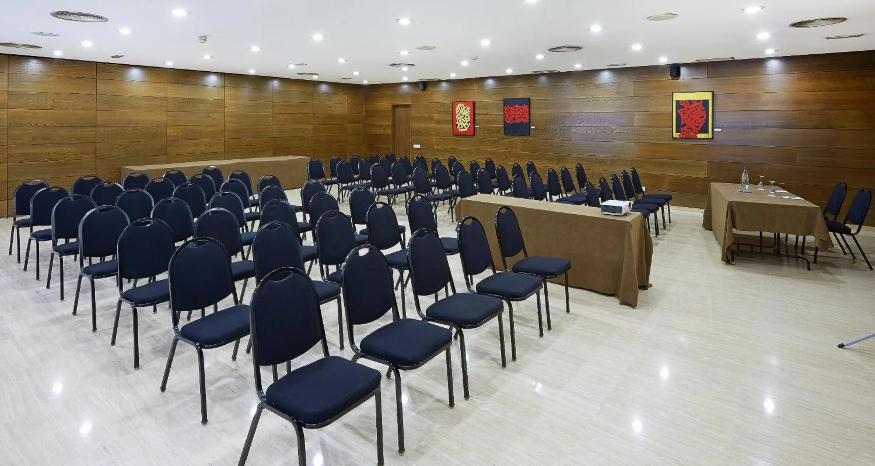 Meeting/conference room in Up Rooms Vic Hotel