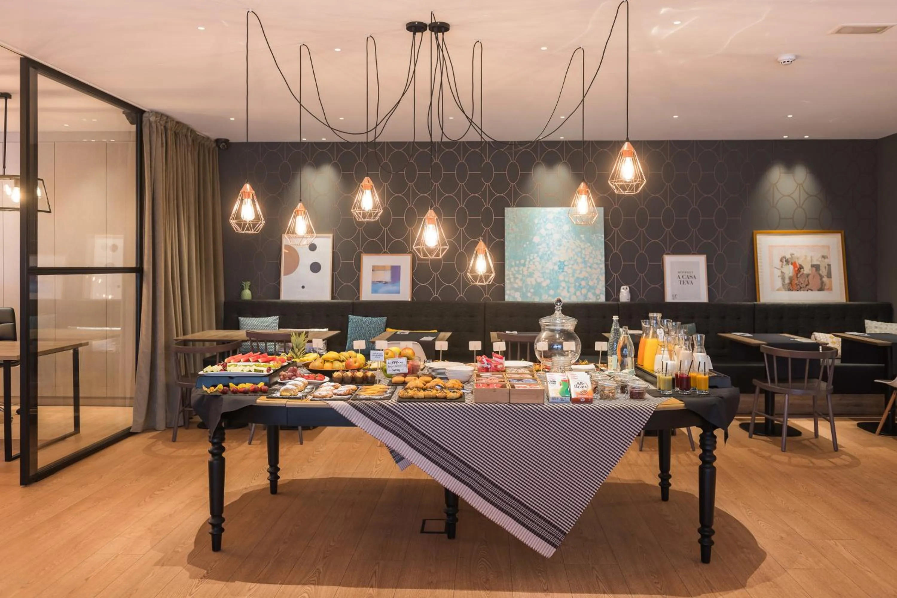 Buffet breakfast in Up Rooms Vic Hotel