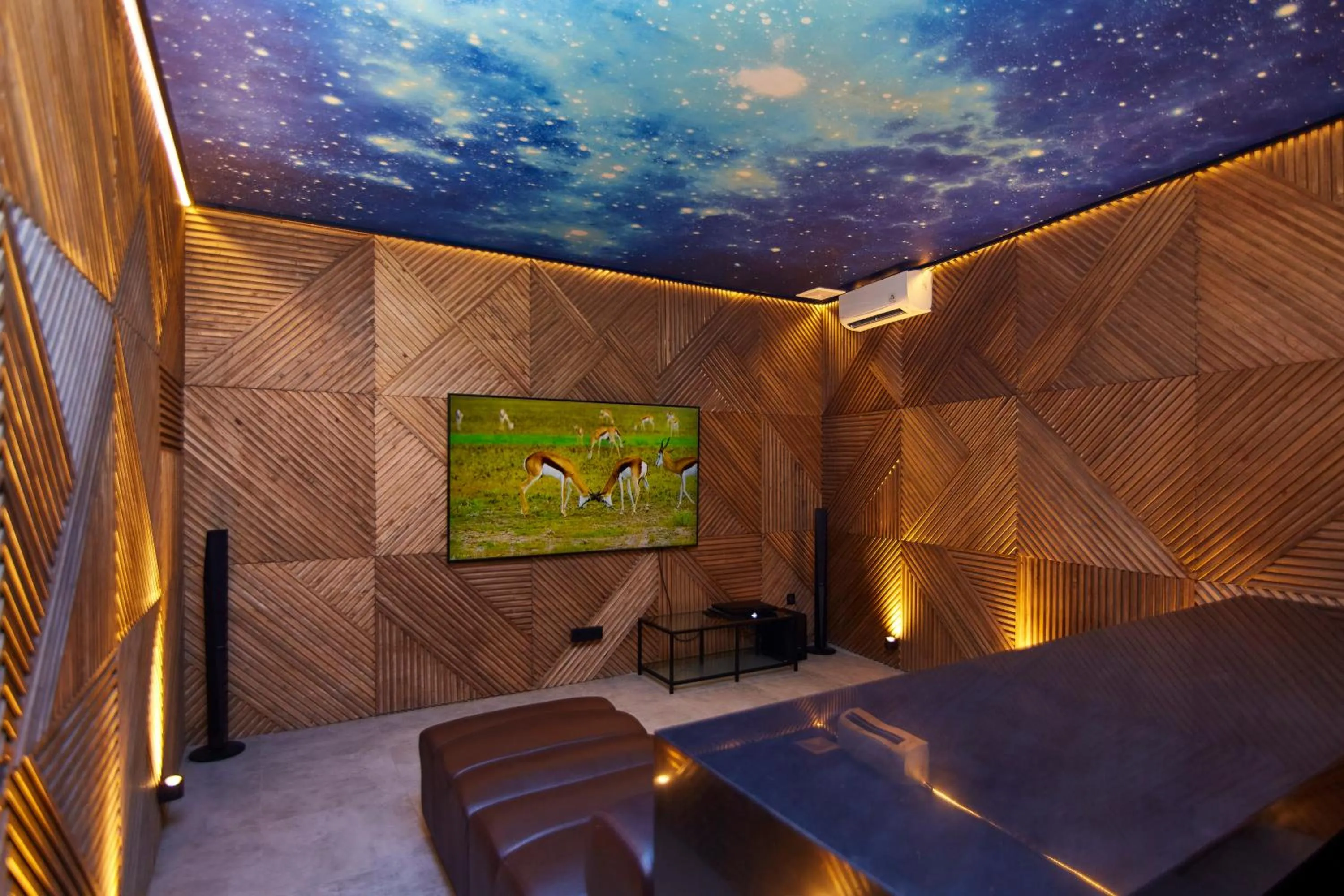 TV and multimedia in Ketewel Beach Villas and Spa