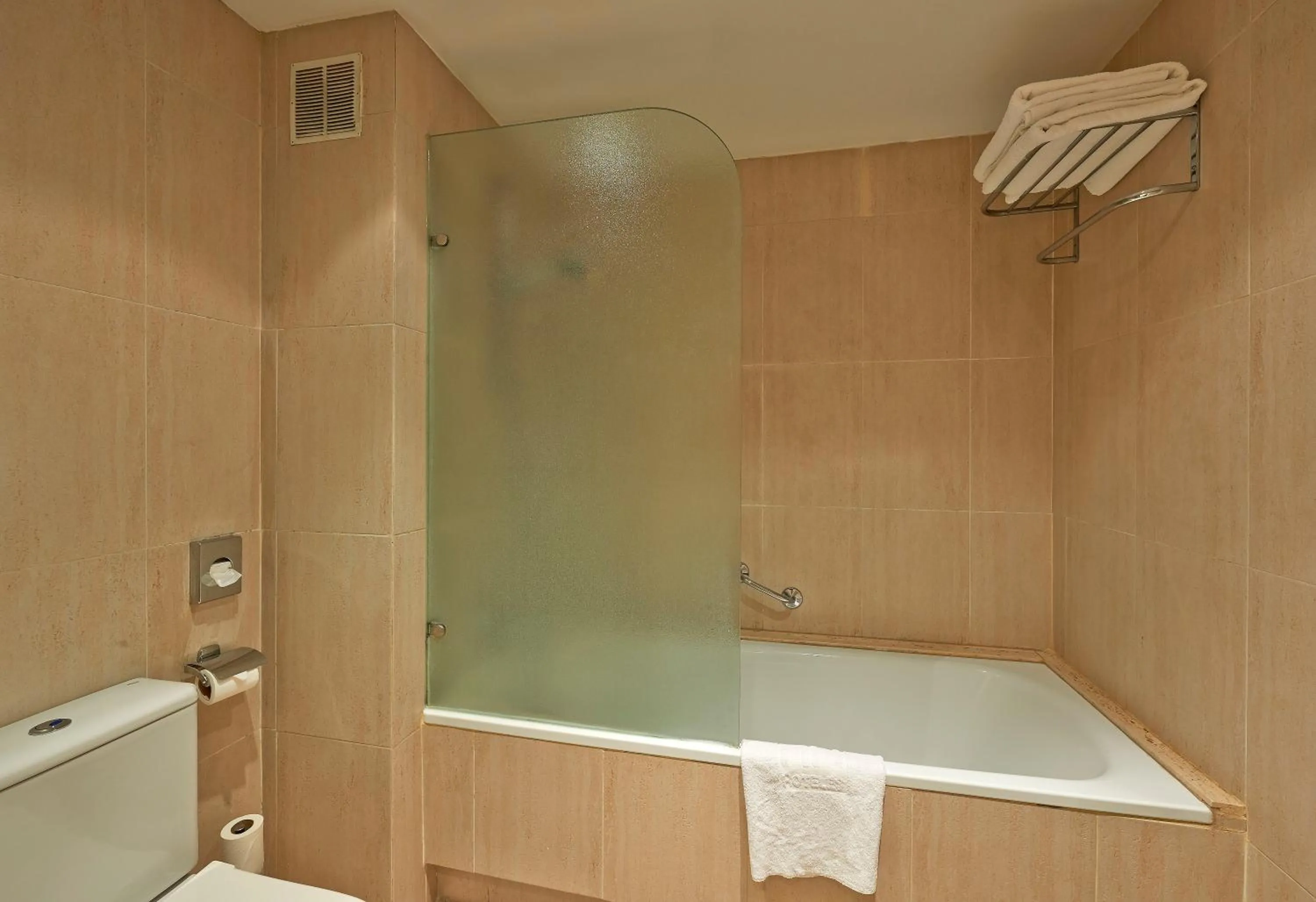 Bathroom in NH Ciutat de Reus