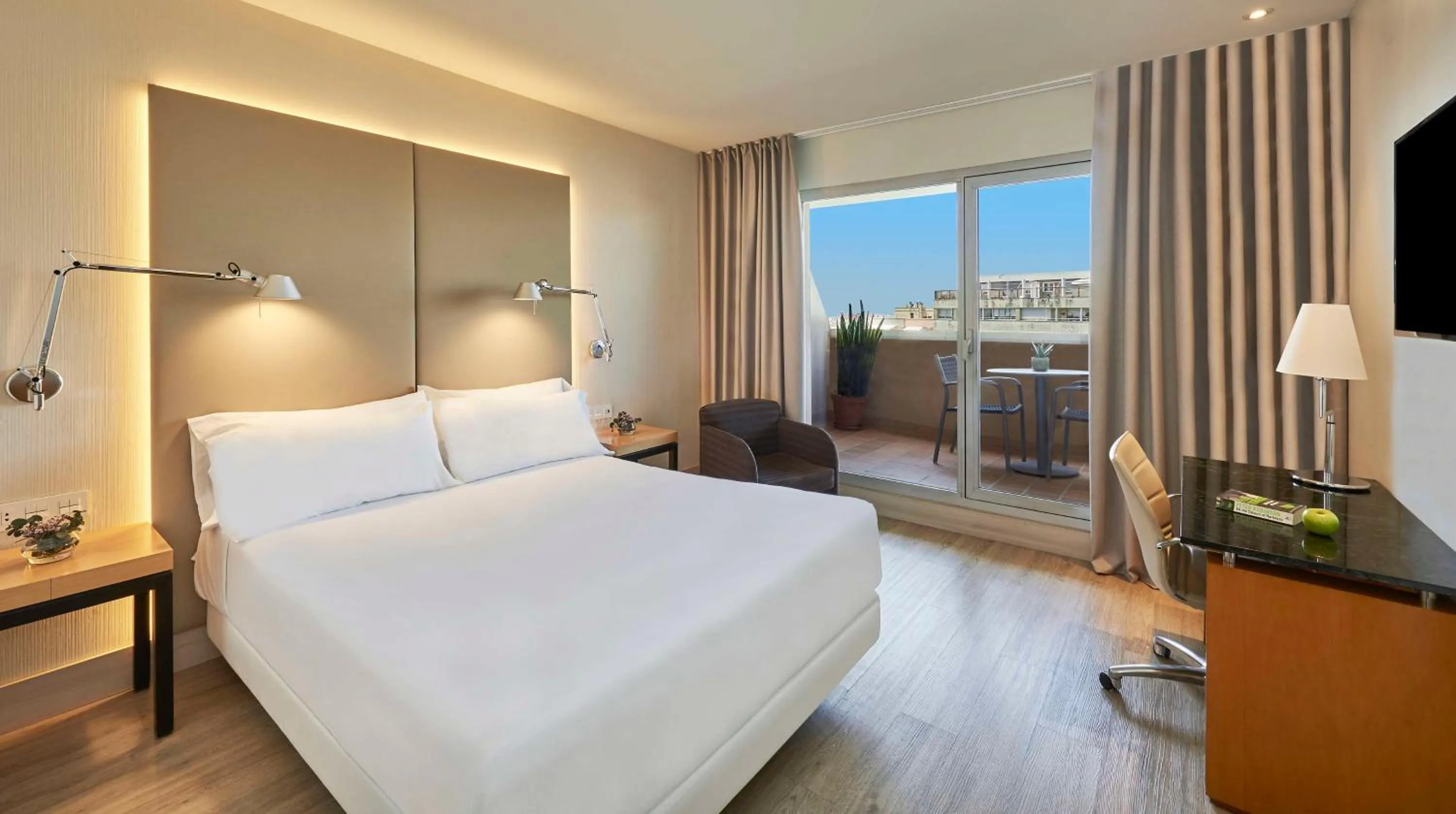 Bedroom, Bed in NH Ciutat de Reus