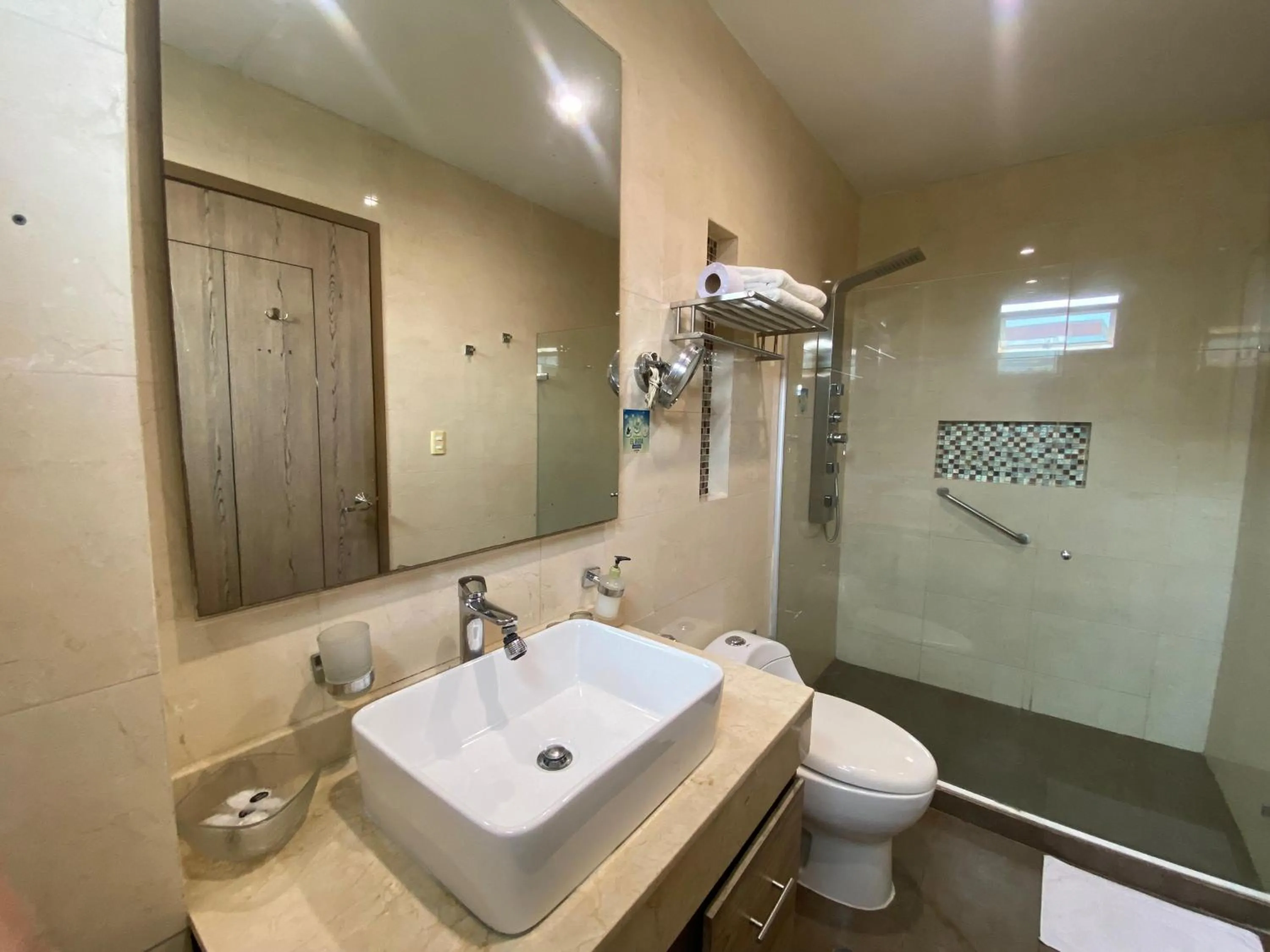 Shower in Hotel Oxford Barranquilla