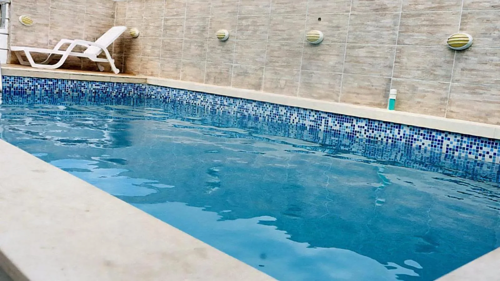 Swimming pool in Hotel Oxford Barranquilla