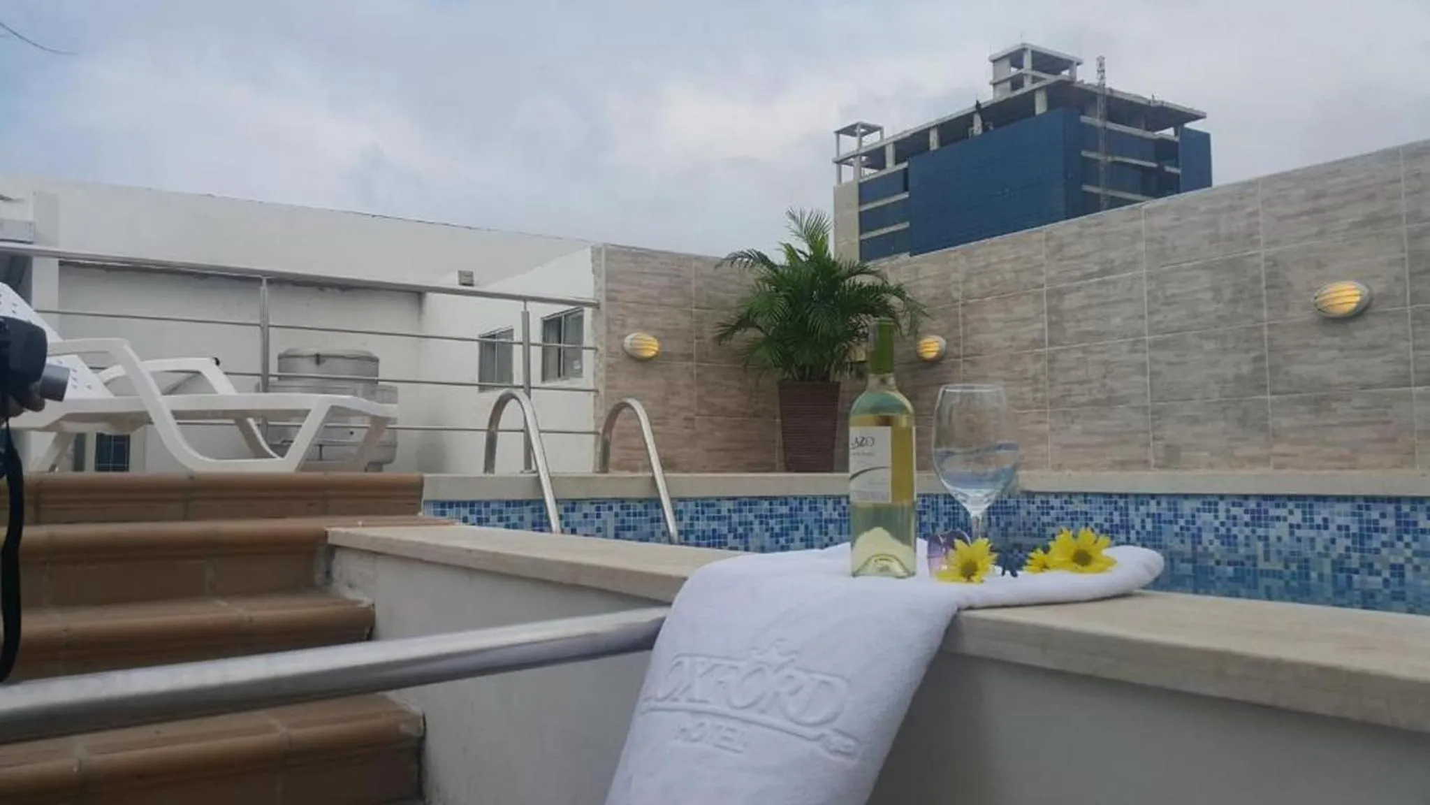 Swimming pool in Hotel Oxford Barranquilla