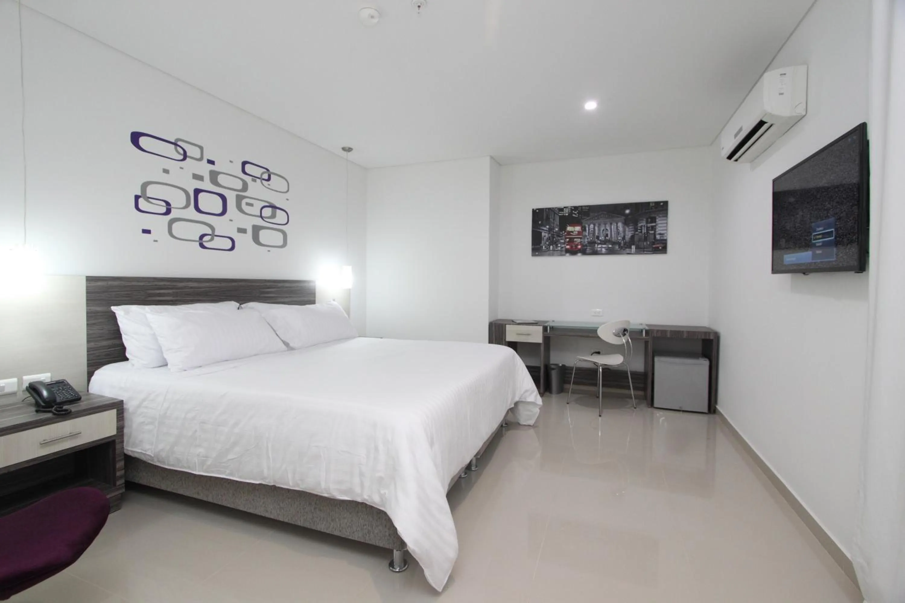 Photo of the whole room, Bed in Hotel Oxford Barranquilla