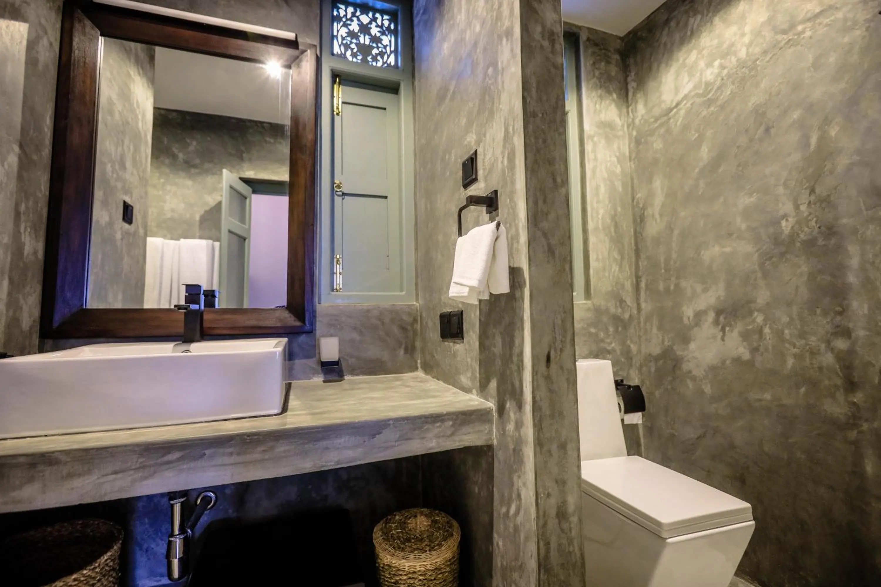 Shower in Moi Talpe by DBI