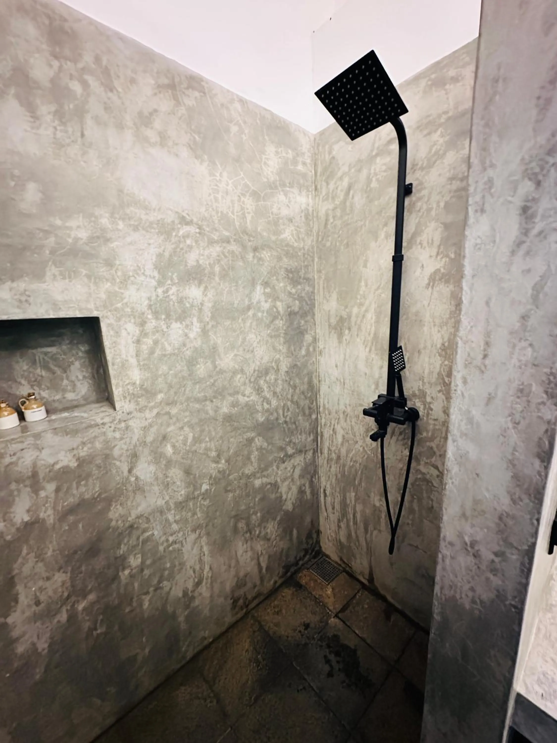 Shower in Moi Talpe by DBI