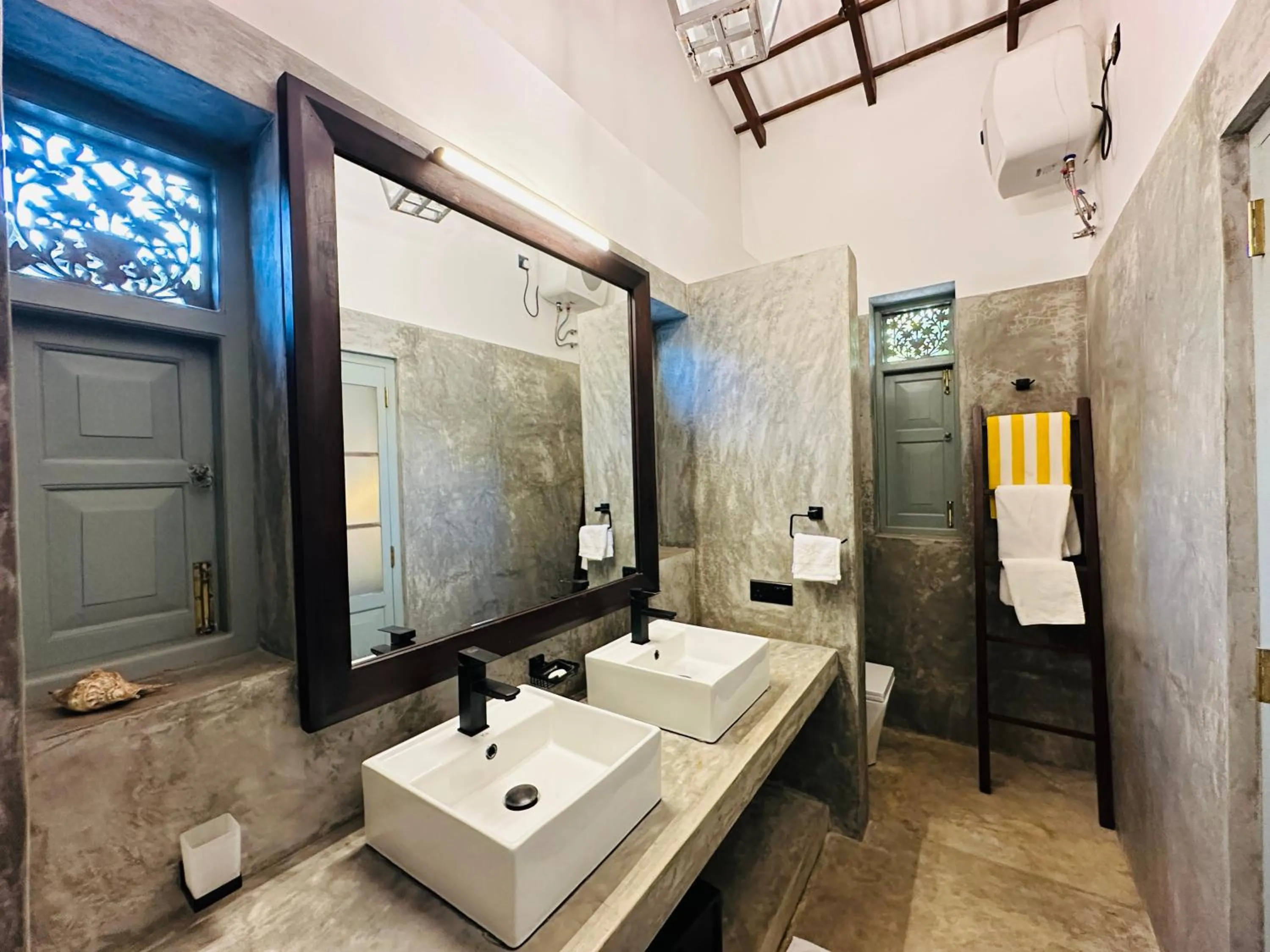 Toilet in Moi Talpe by DBI