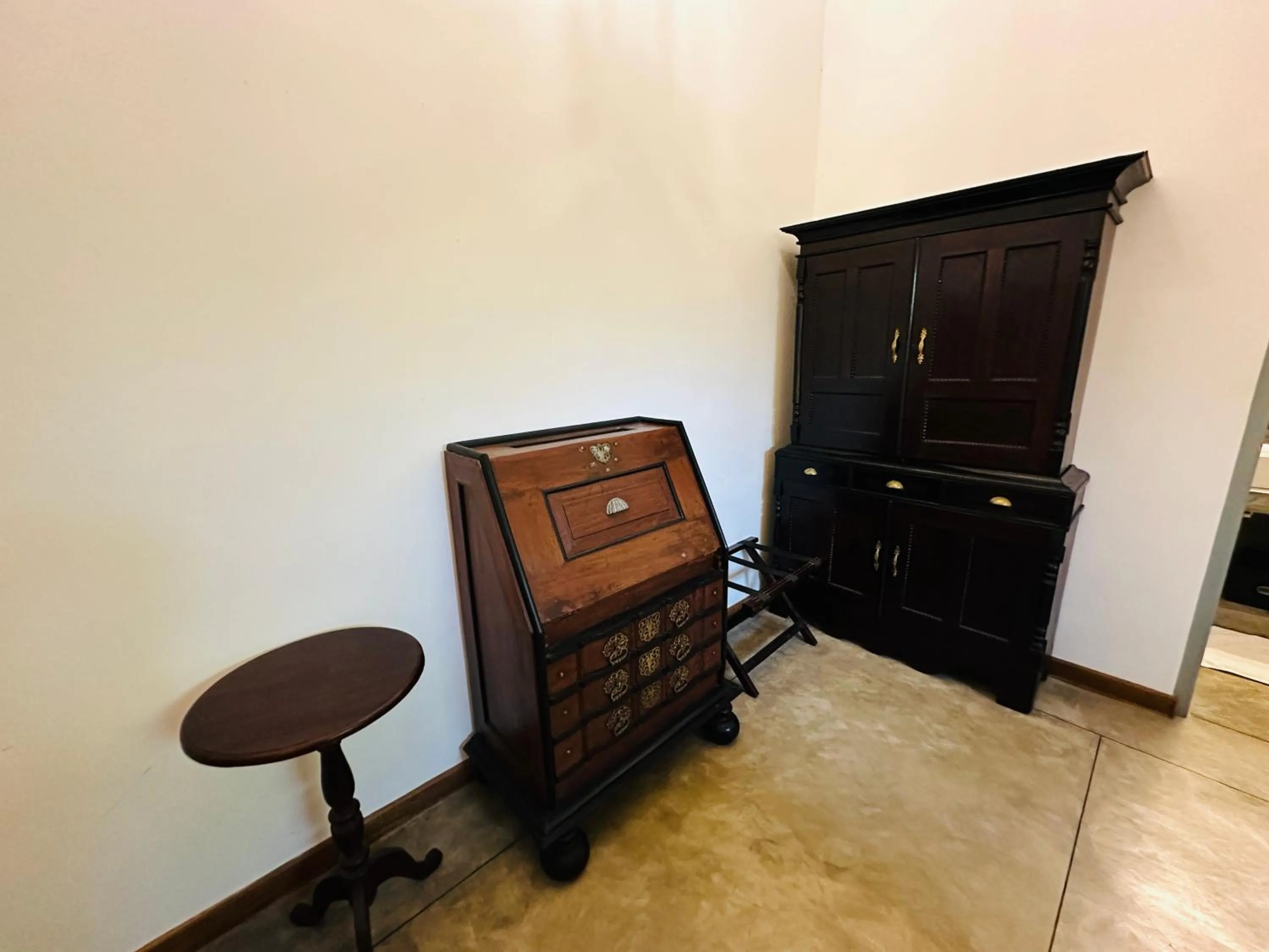 wardrobe in Moi Talpe by DBI