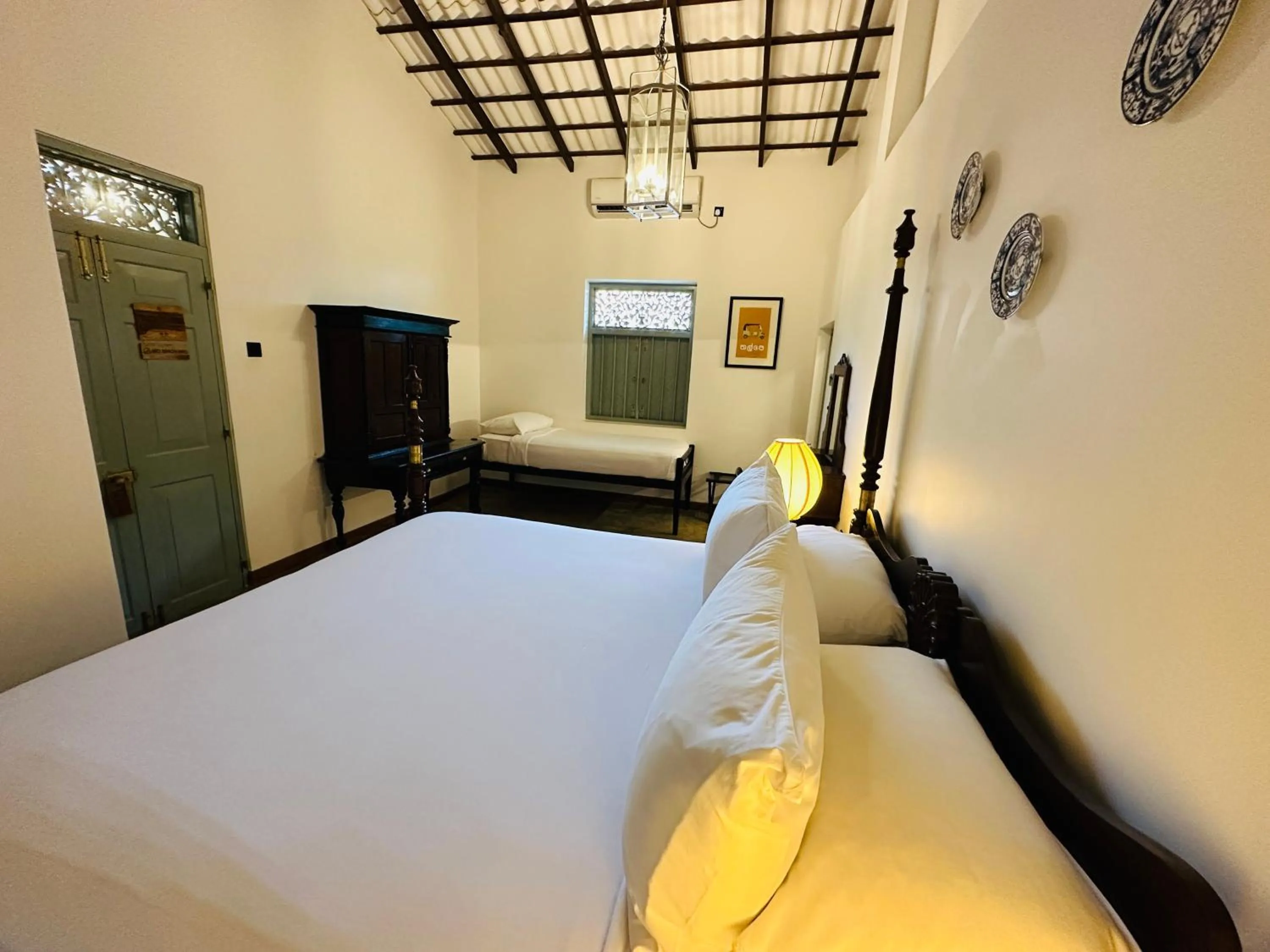 Photo of the whole room, Bed in Moi Talpe by DBI