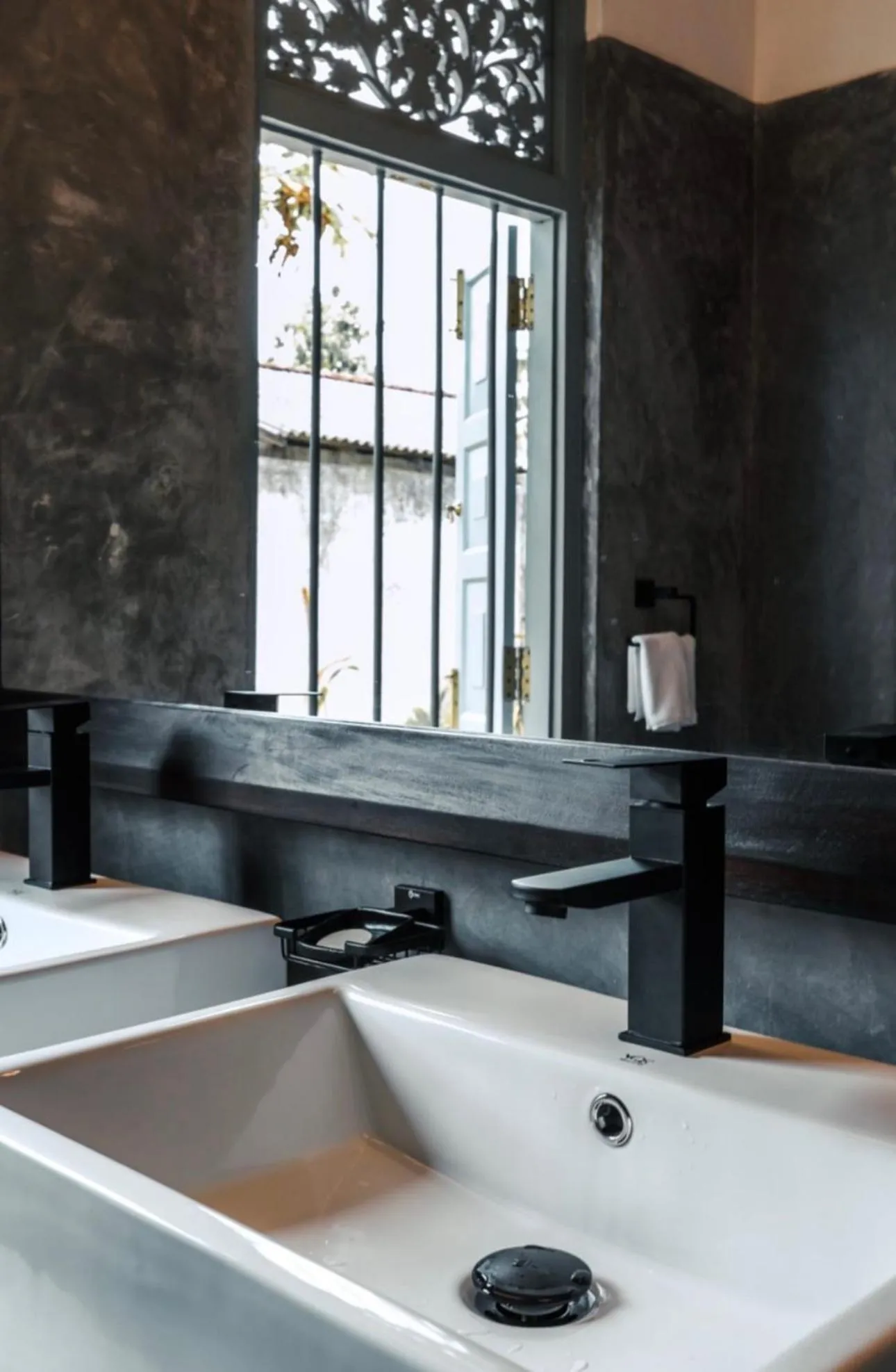 Bathroom in Moi Talpe by DBI