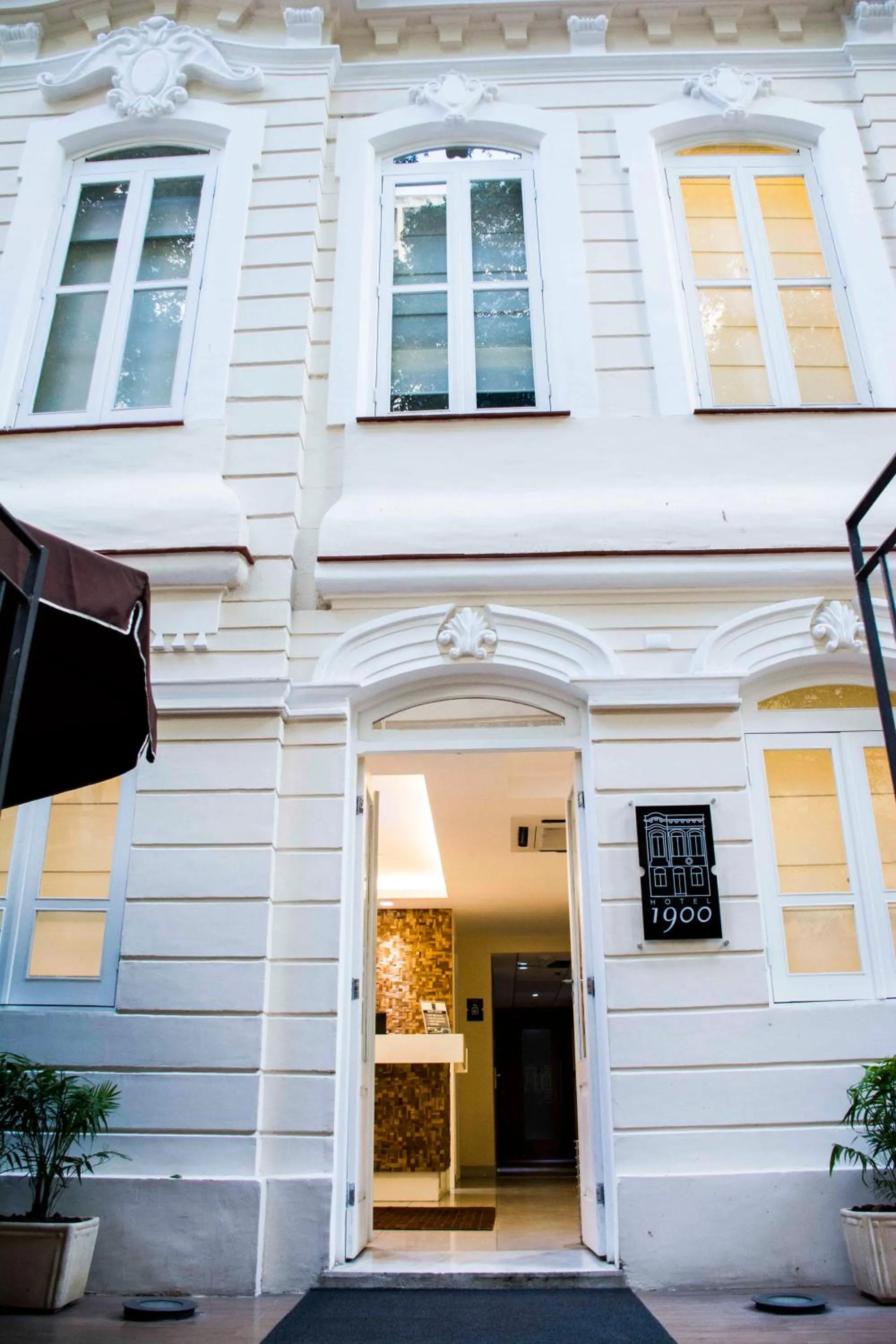 Facade/entrance in Samba Rio 1900