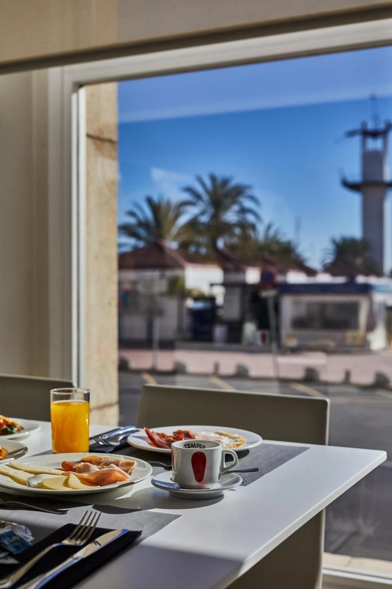 Breakfast in Silken Turcosa 3 Sup