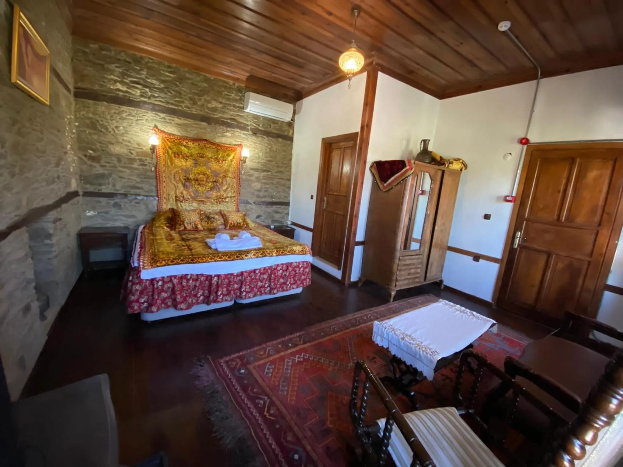 Bed in Şirince Lotus Konakları