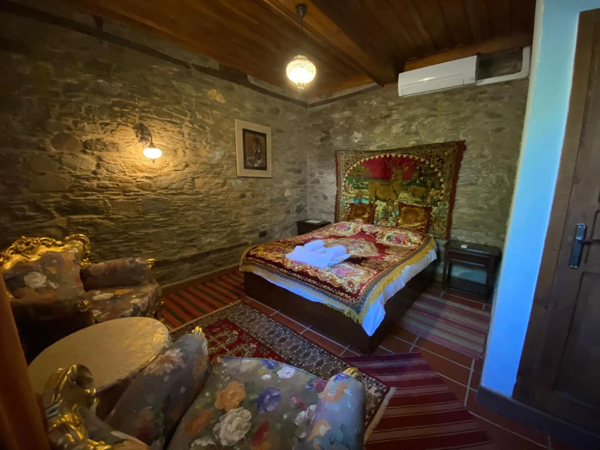 Bed in Şirince Lotus Konakları