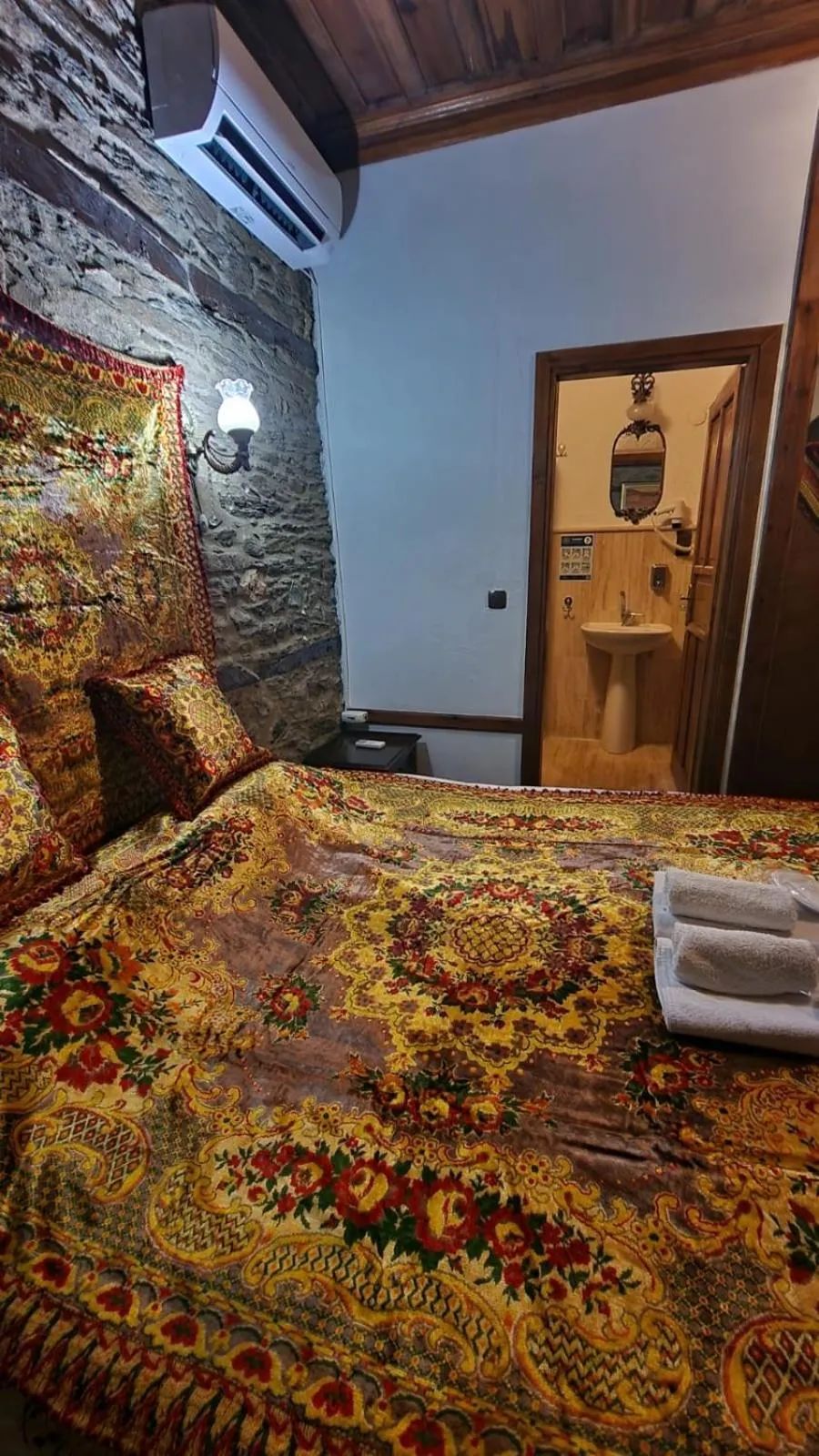 Bed in Şirince Lotus Konakları