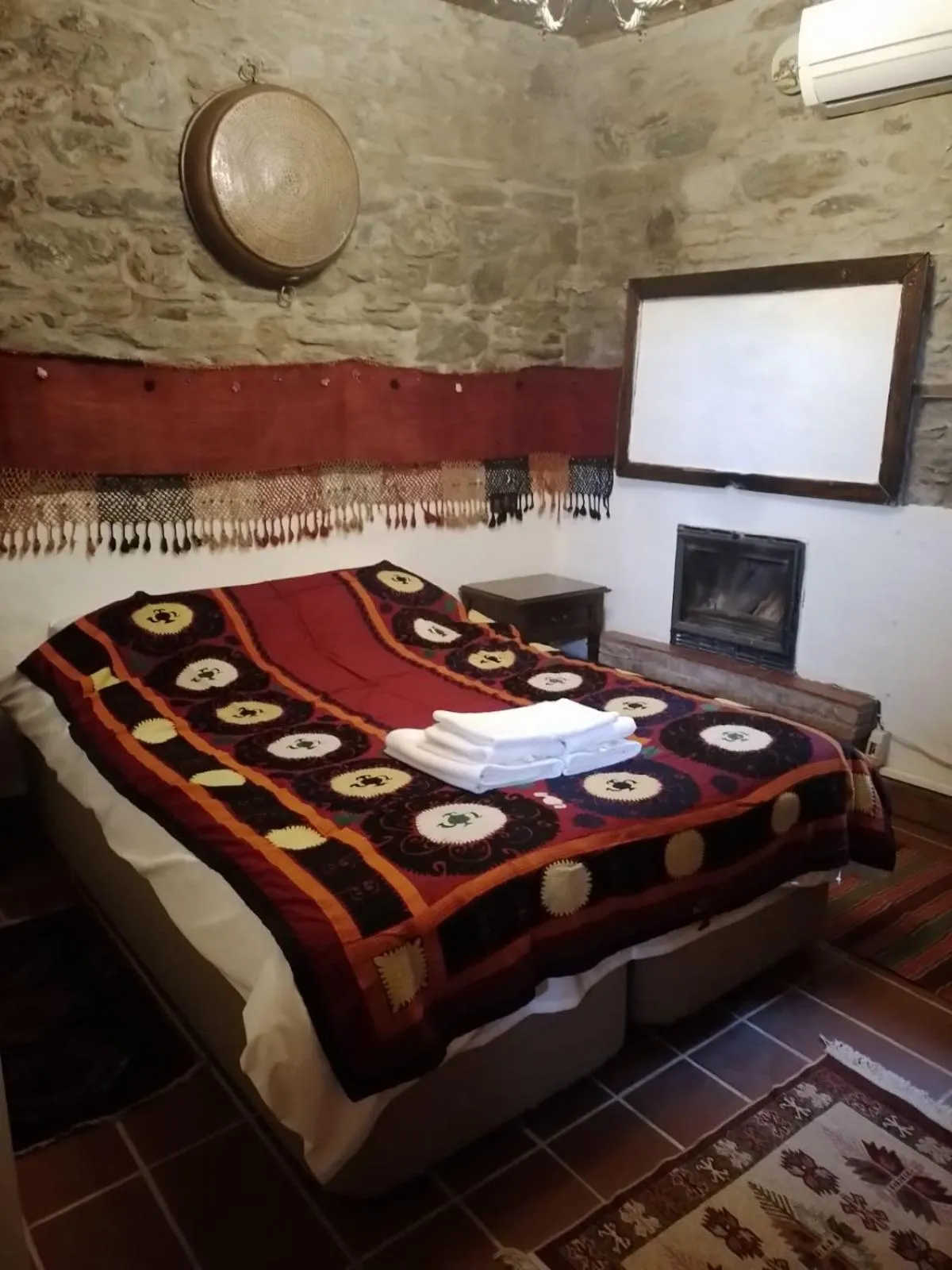 Photo of the whole room, Bed in Şirince Lotus Konakları