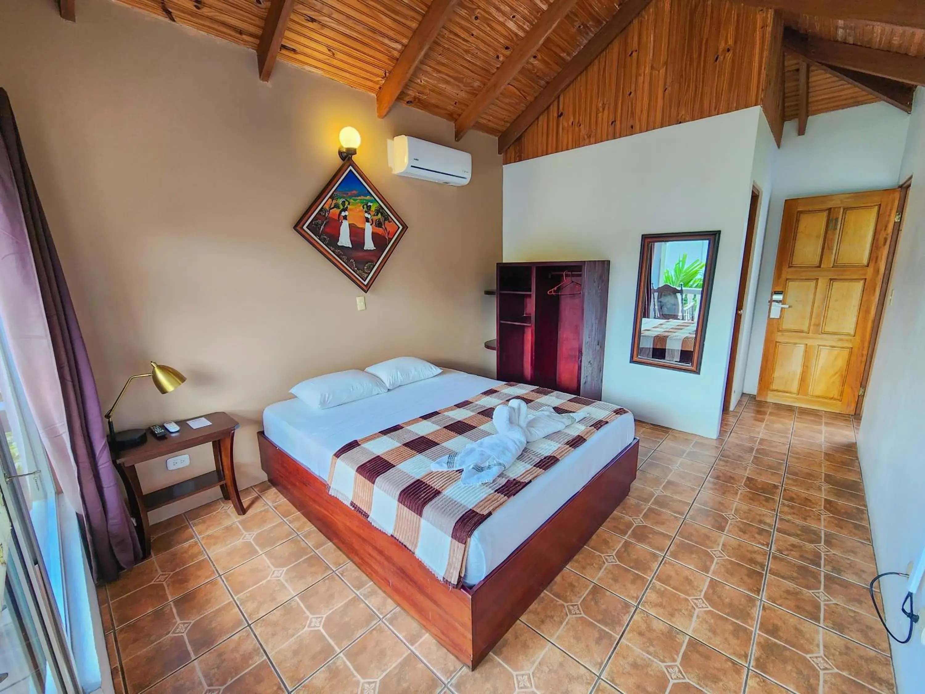 Queen Room with Balcony in Hotel Sierra Arenal Queen Room with Balcony in Hotel Sierra Arenal