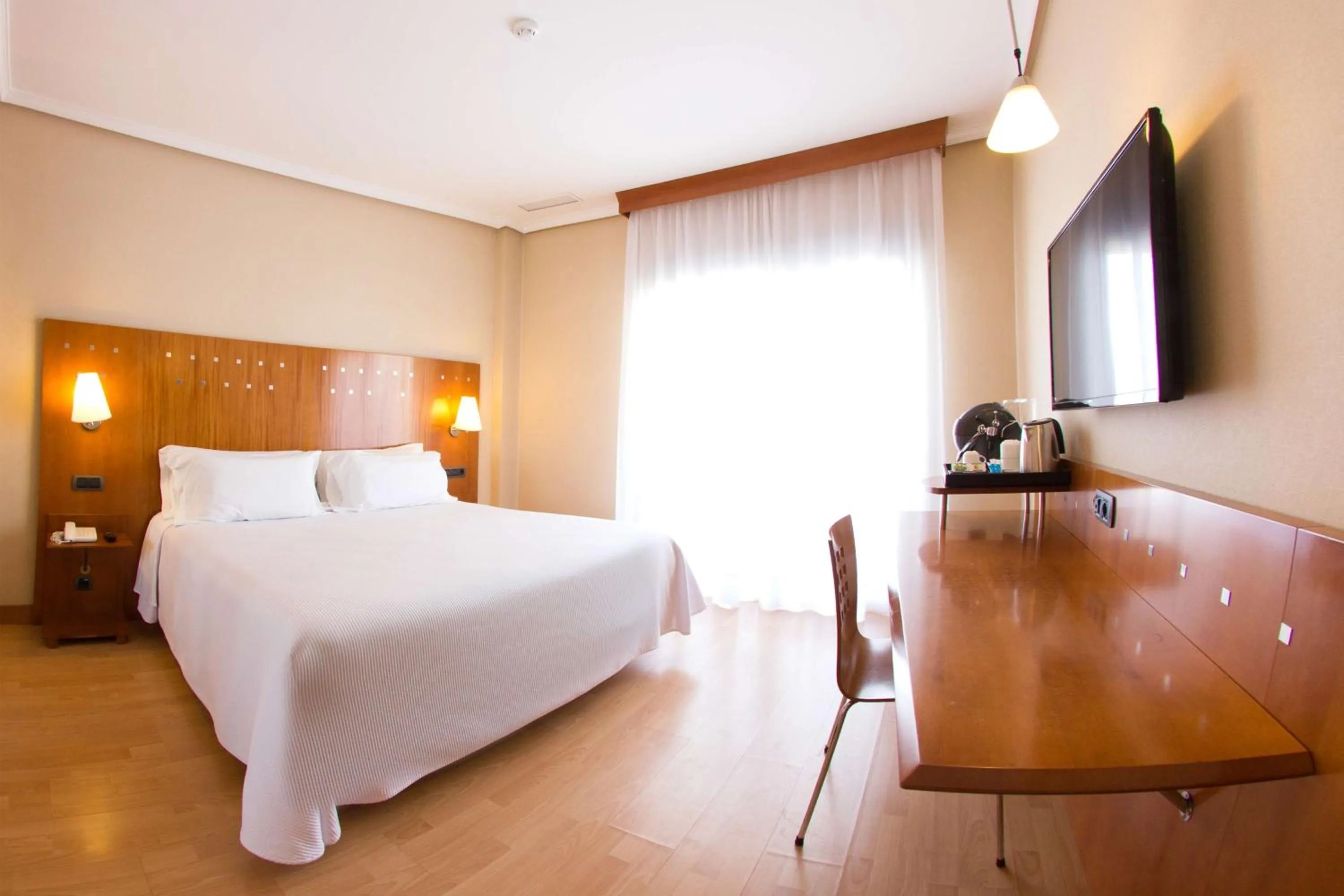 Photo of the whole room, Bed in NH San Pedro de Alcántara