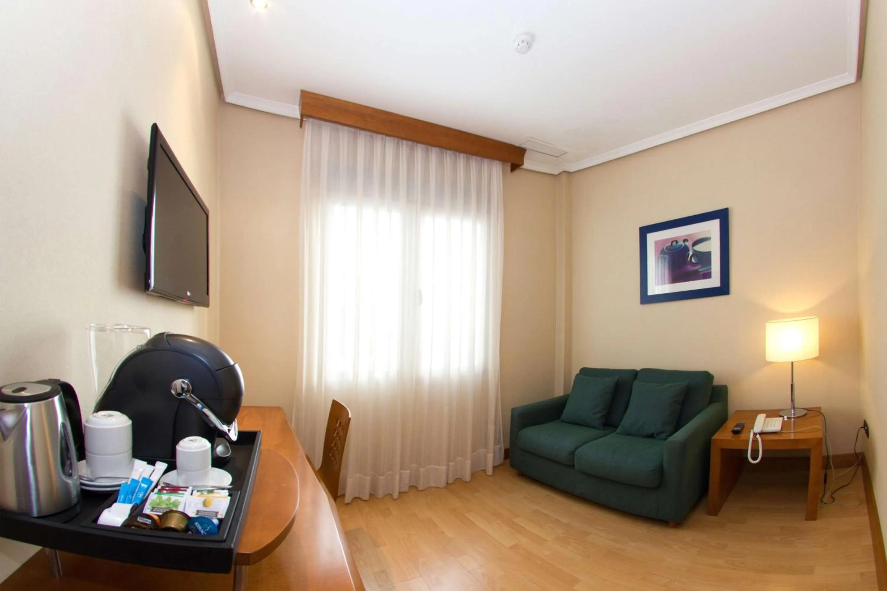 Photo of the whole room in NH San Pedro de Alcántara