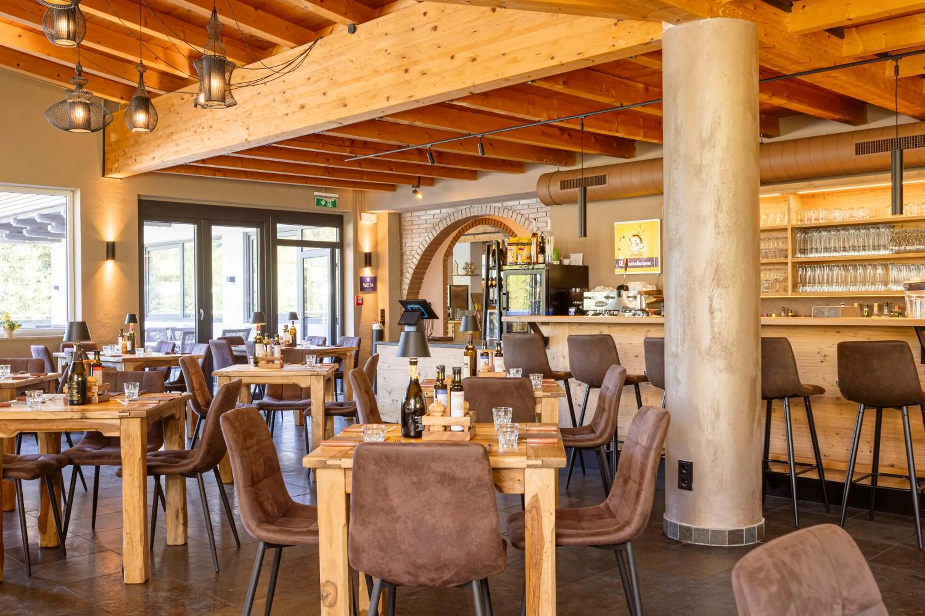 Restaurant/places to eat in Saalbach Suites by ALPS RESORTS