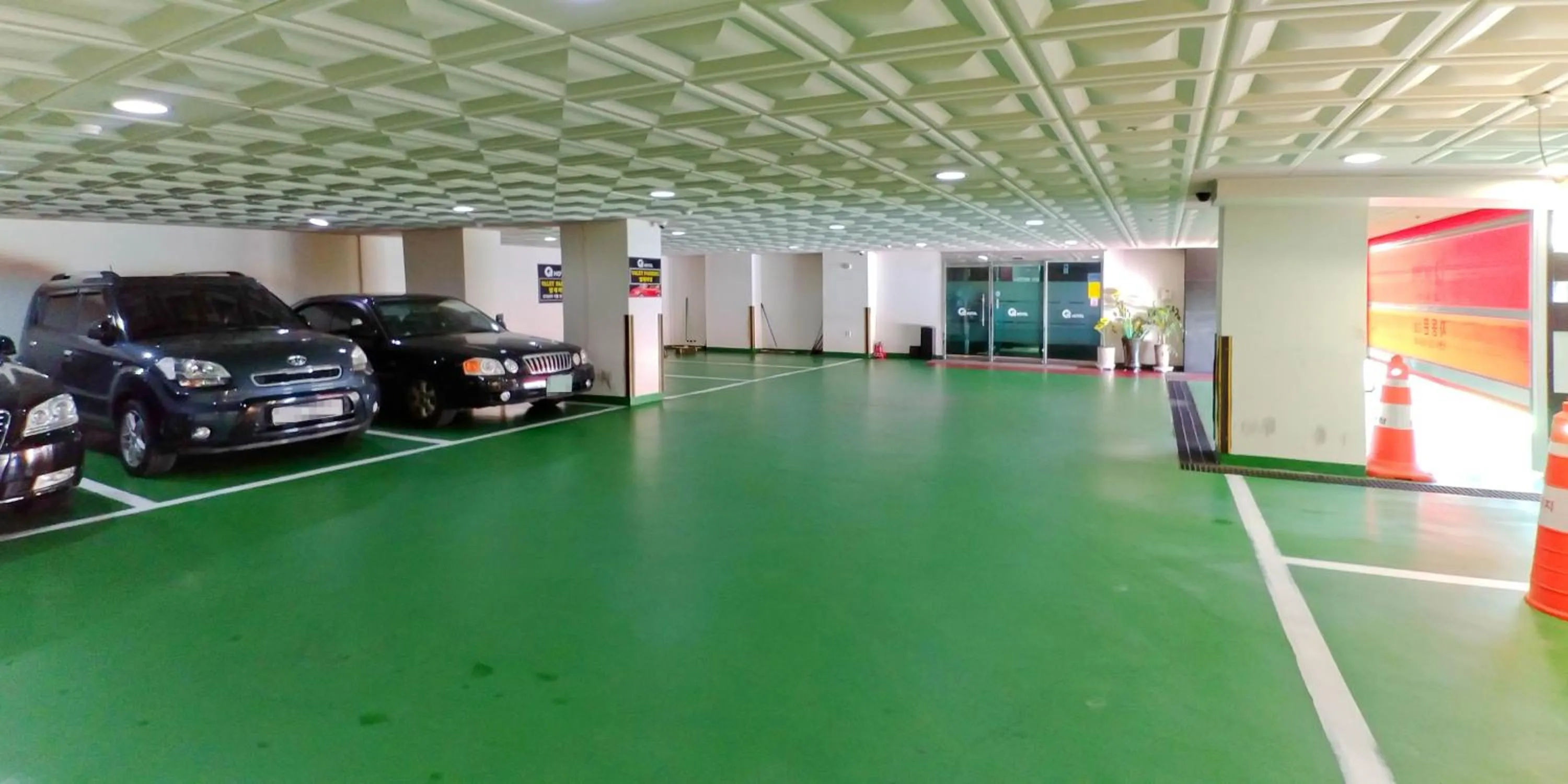 Parking in Q5 Hotel Busan Songdo