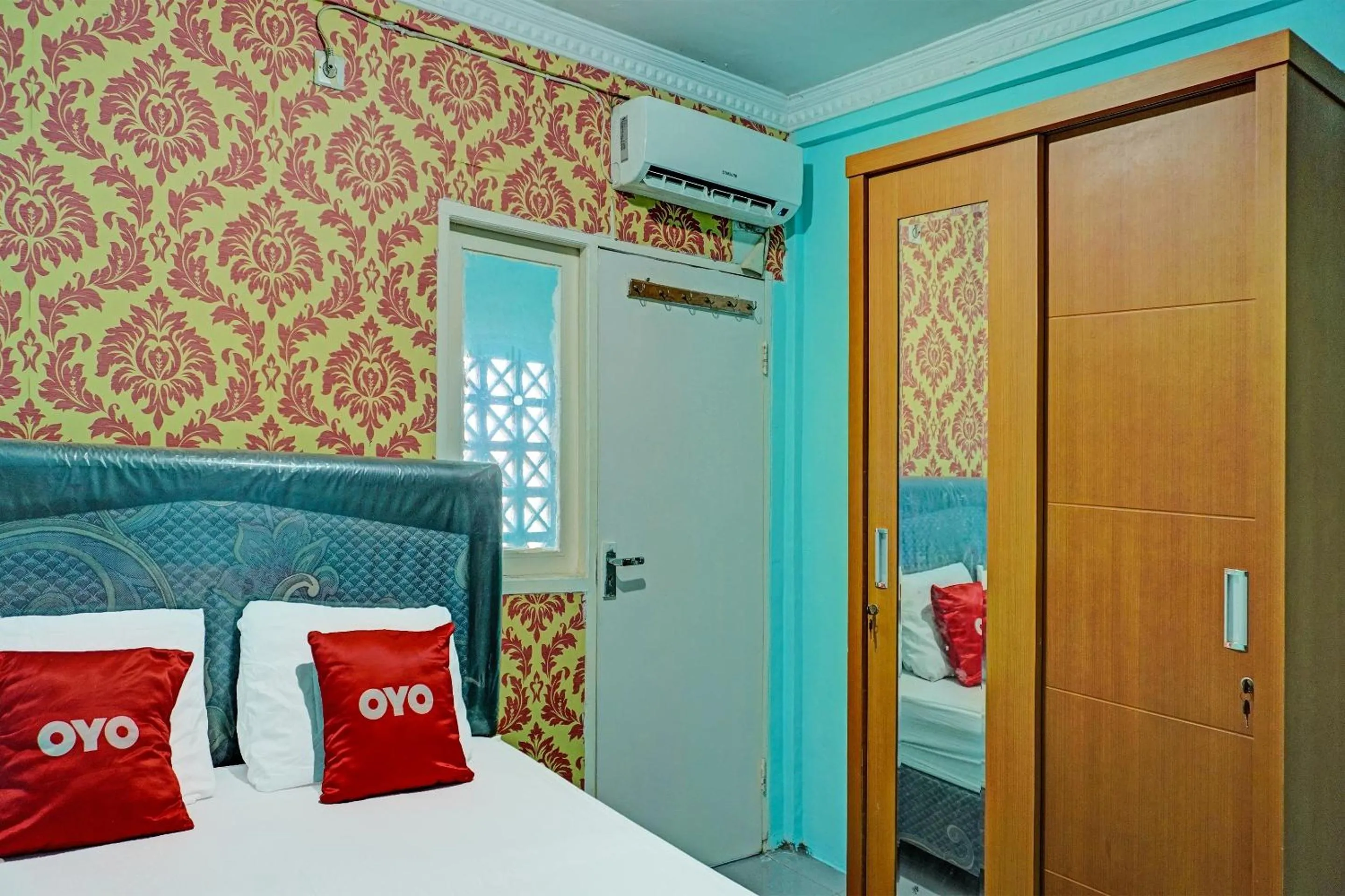 Bedroom, Bed in Hotel O Home Stay Elis Cateliya Syariah