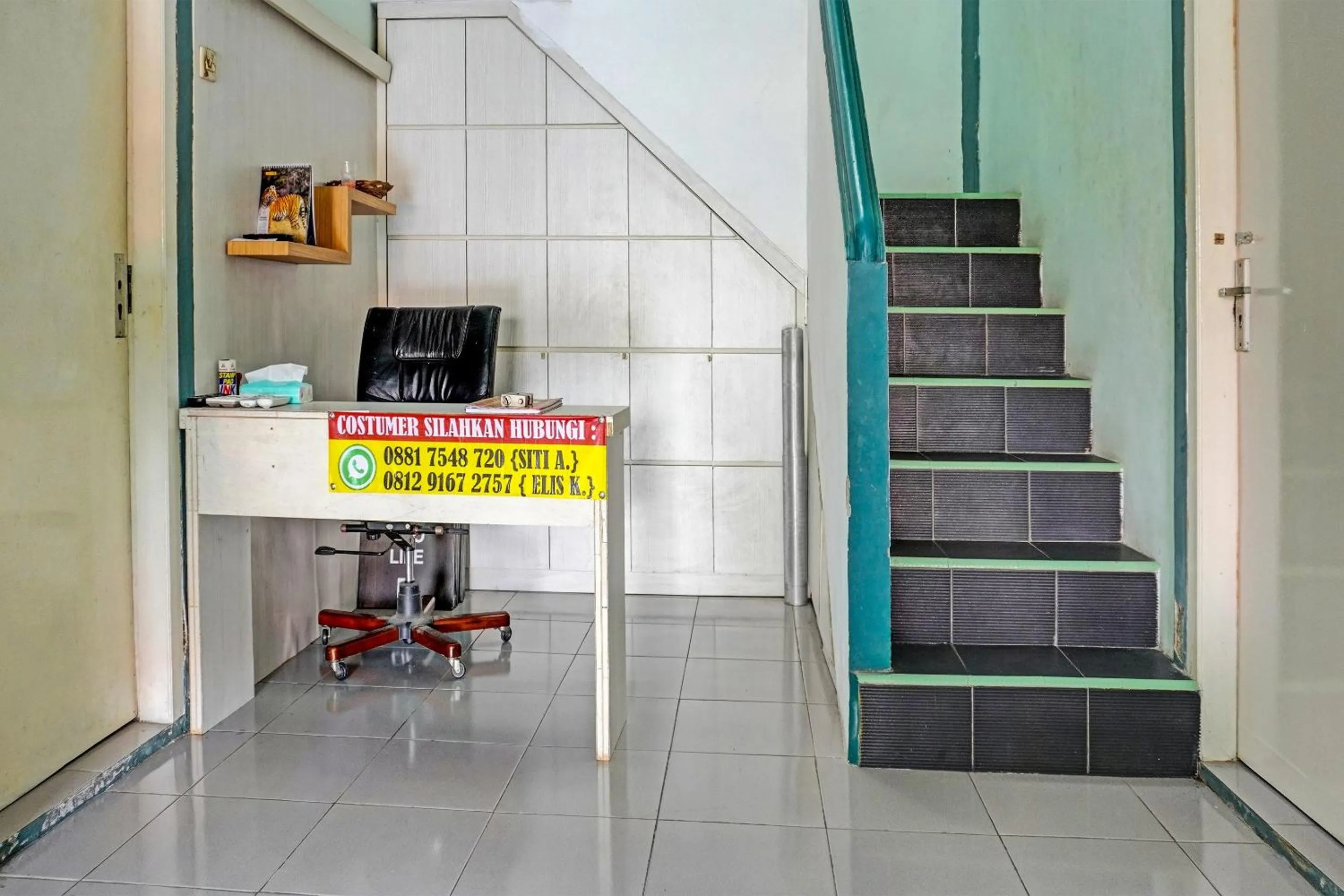 Lobby or reception in Hotel O Home Stay Elis Cateliya Syariah