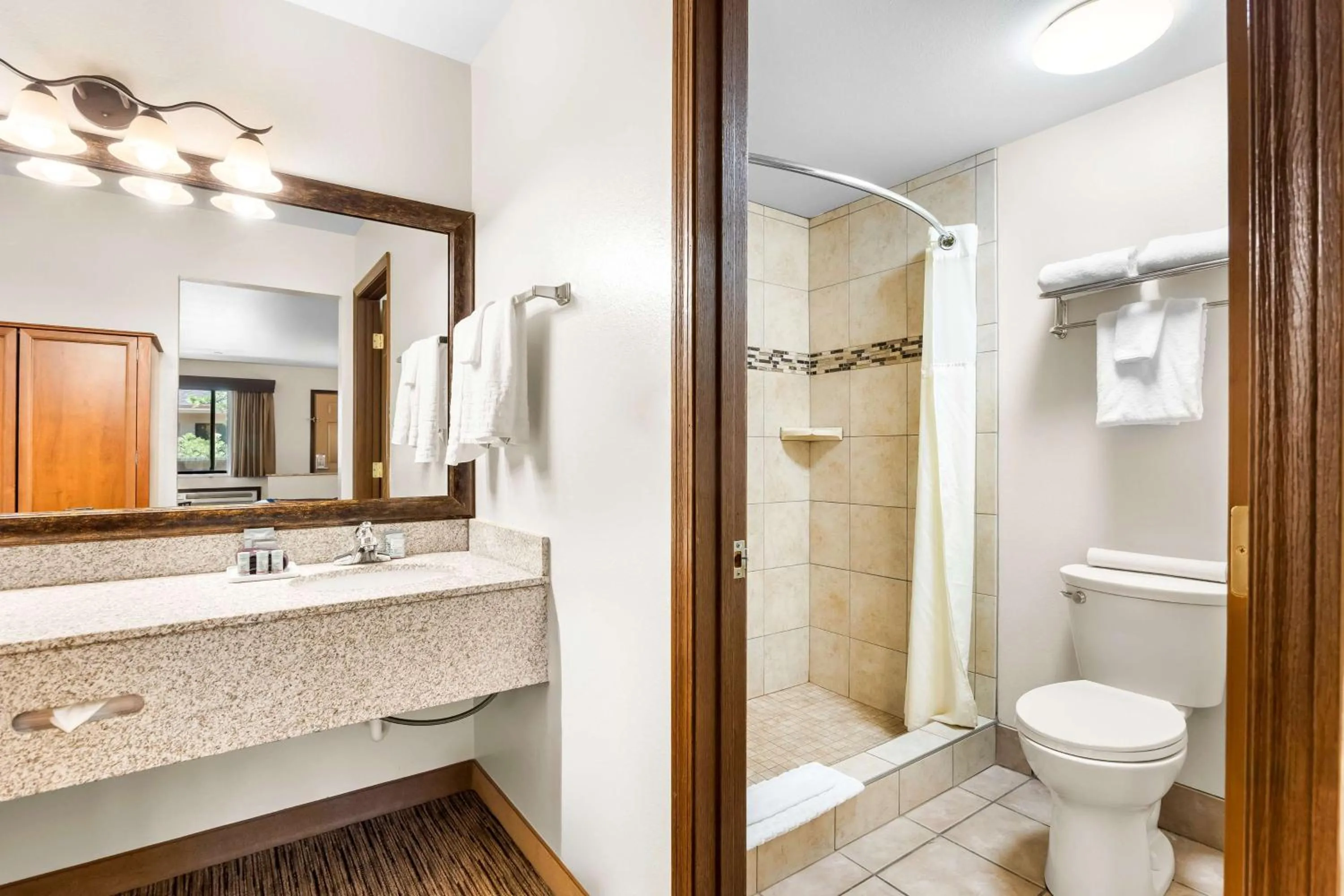 Bedroom in Best Western Grande River Inn & Suites