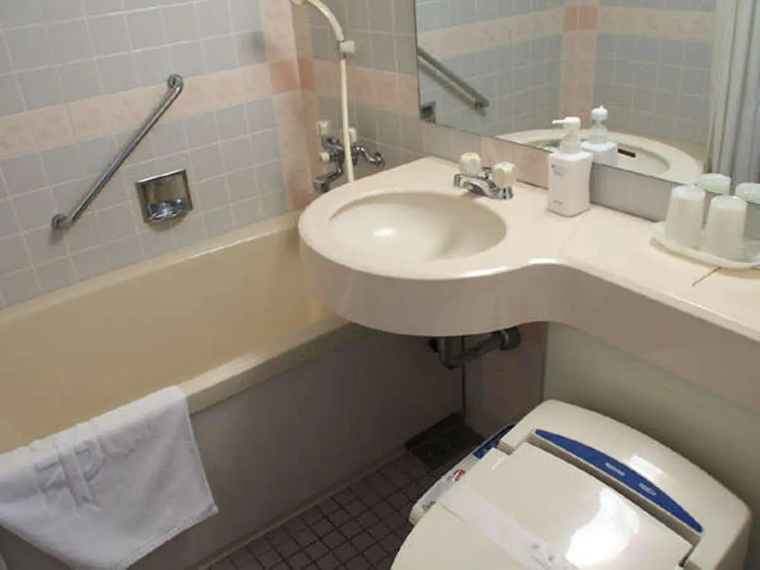 Comfort Twin Room - single occupancy - Non-Smoking in Bay Resort Hotel Shodoshima Comfort Twin Room - single occupancy - Non-Smoking in Bay Resort Hotel Shodoshima