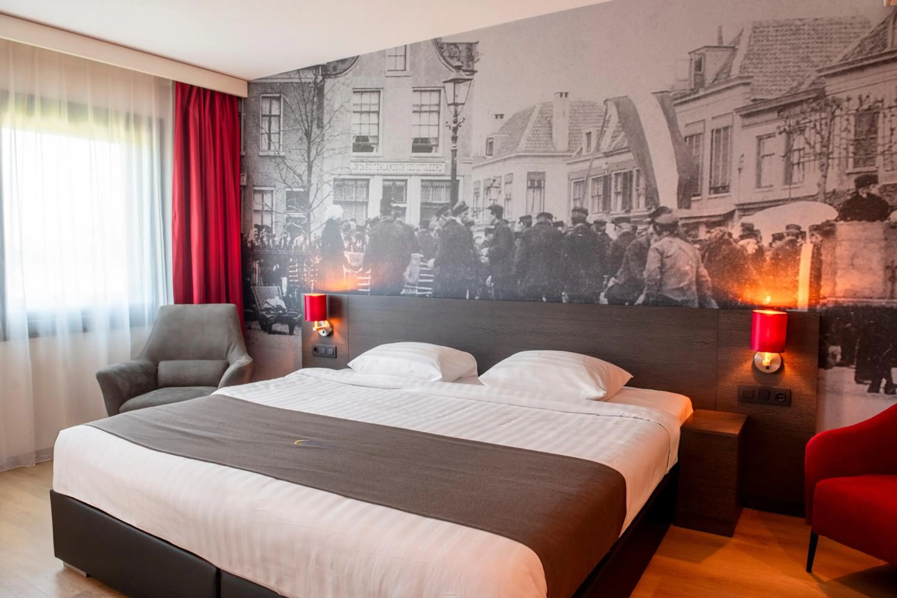 Photo of the whole room, Bed in Bastion Hotel Amersfoort