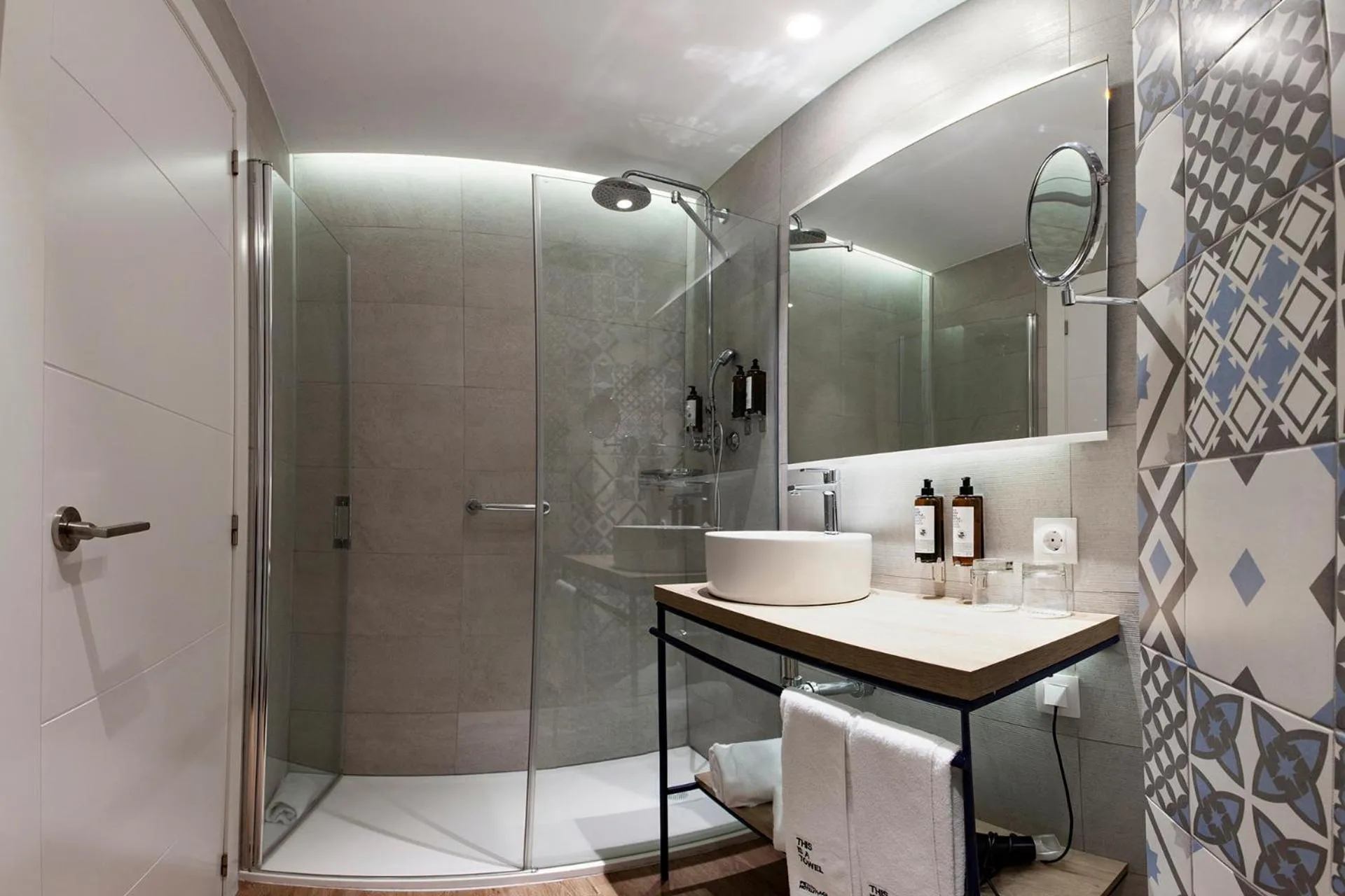 Bathroom in Petit Palace Ruzafa