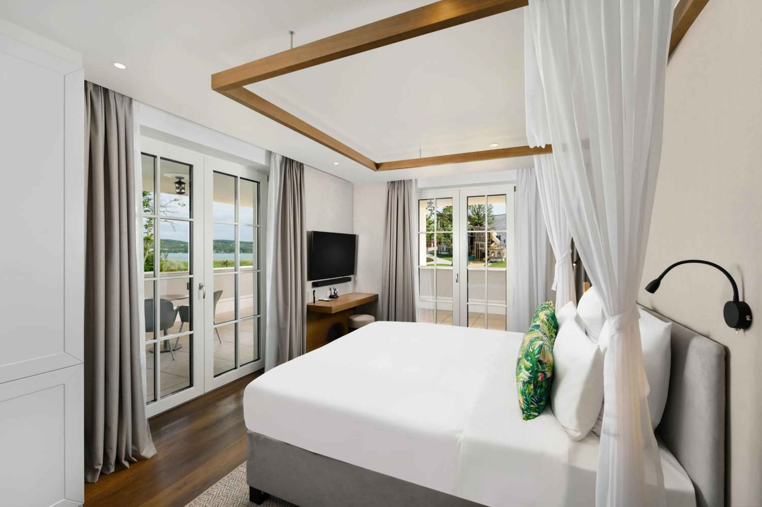 Bedroom, Bed in Mövenpick Balaland Resort Lake Balaton