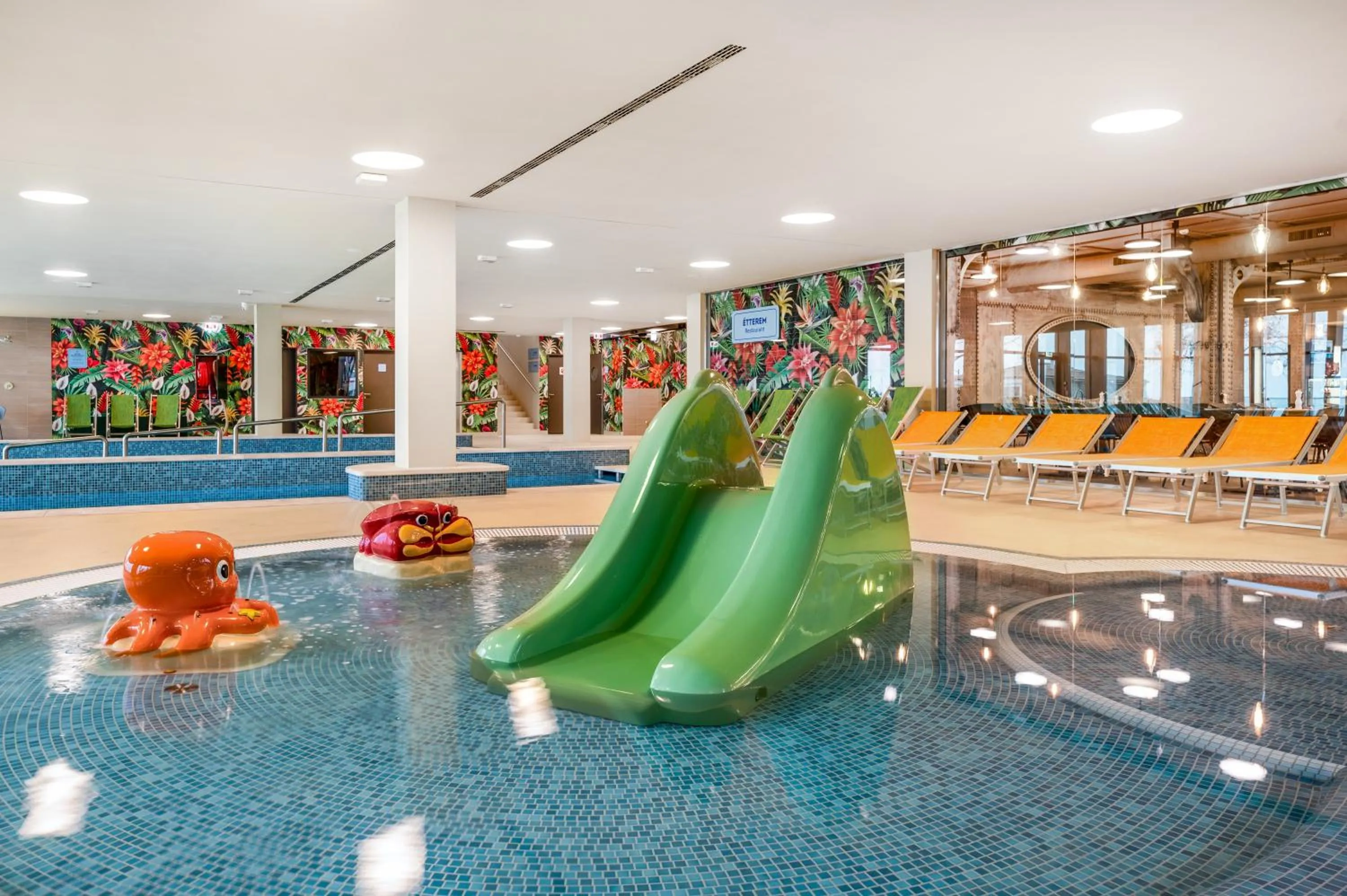 Swimming pool in Mövenpick Balaland Resort Lake Balaton