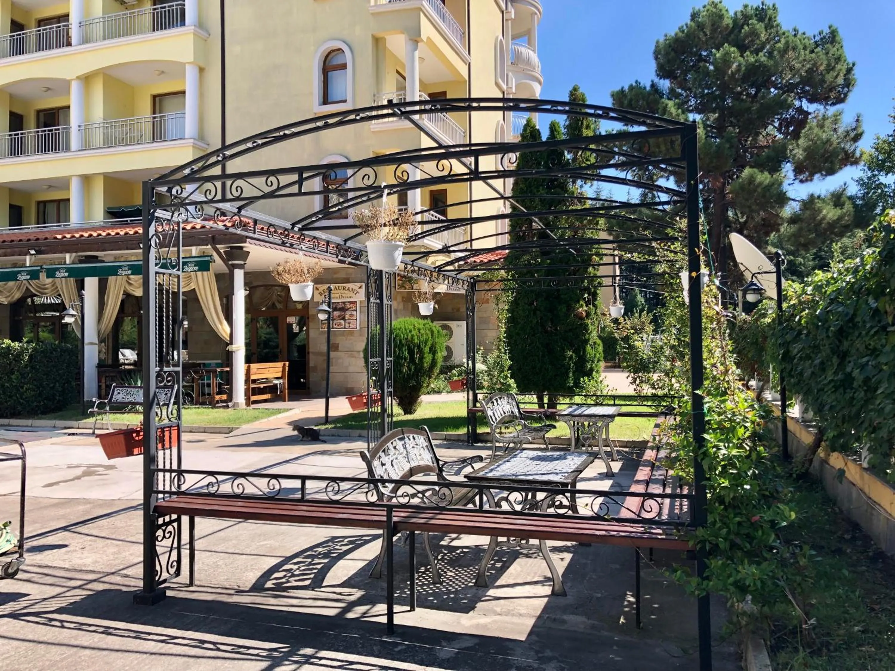 Patio in Summer Dreams - Menada Apartments