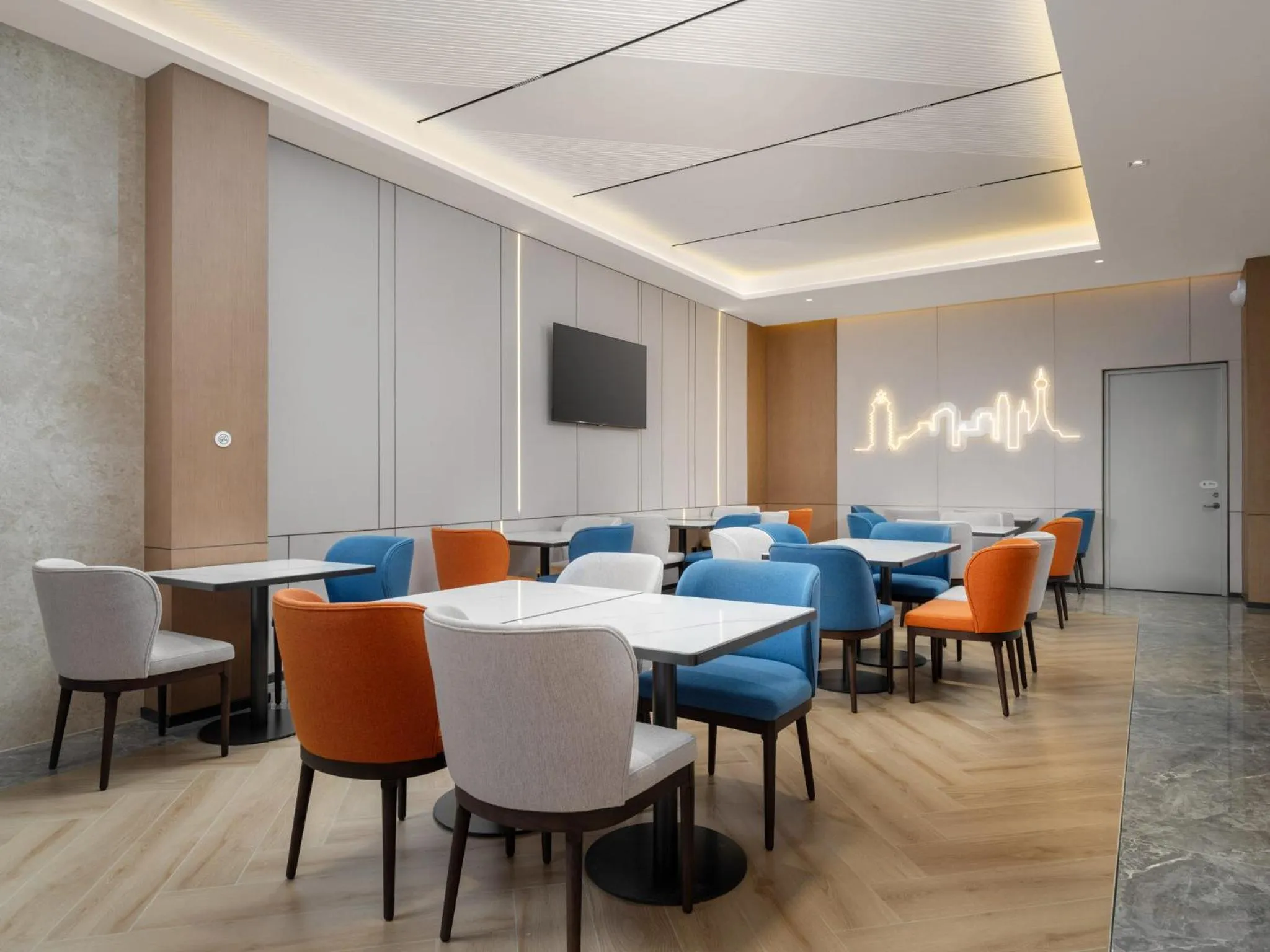 Restaurant/places to eat in Holiday Inn Express Zhengzhou Nongye Road by IHG