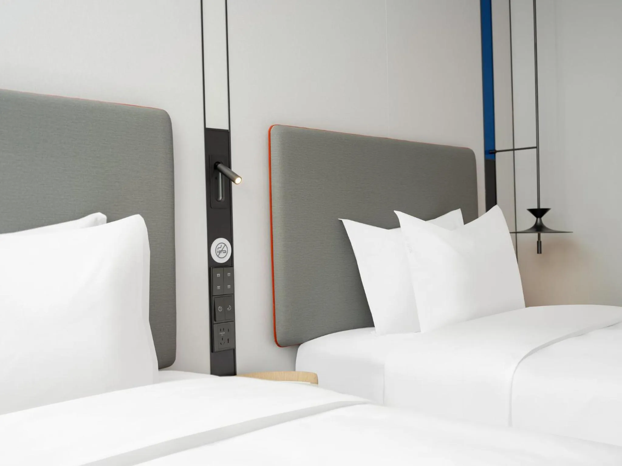 Photo of the whole room, Bed in Holiday Inn Express Zhengzhou Nongye Road by IHG