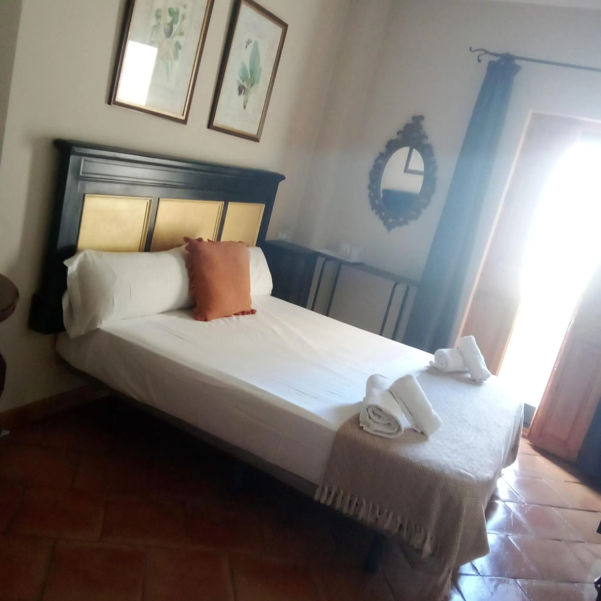 Bed in Hotel Albaicín