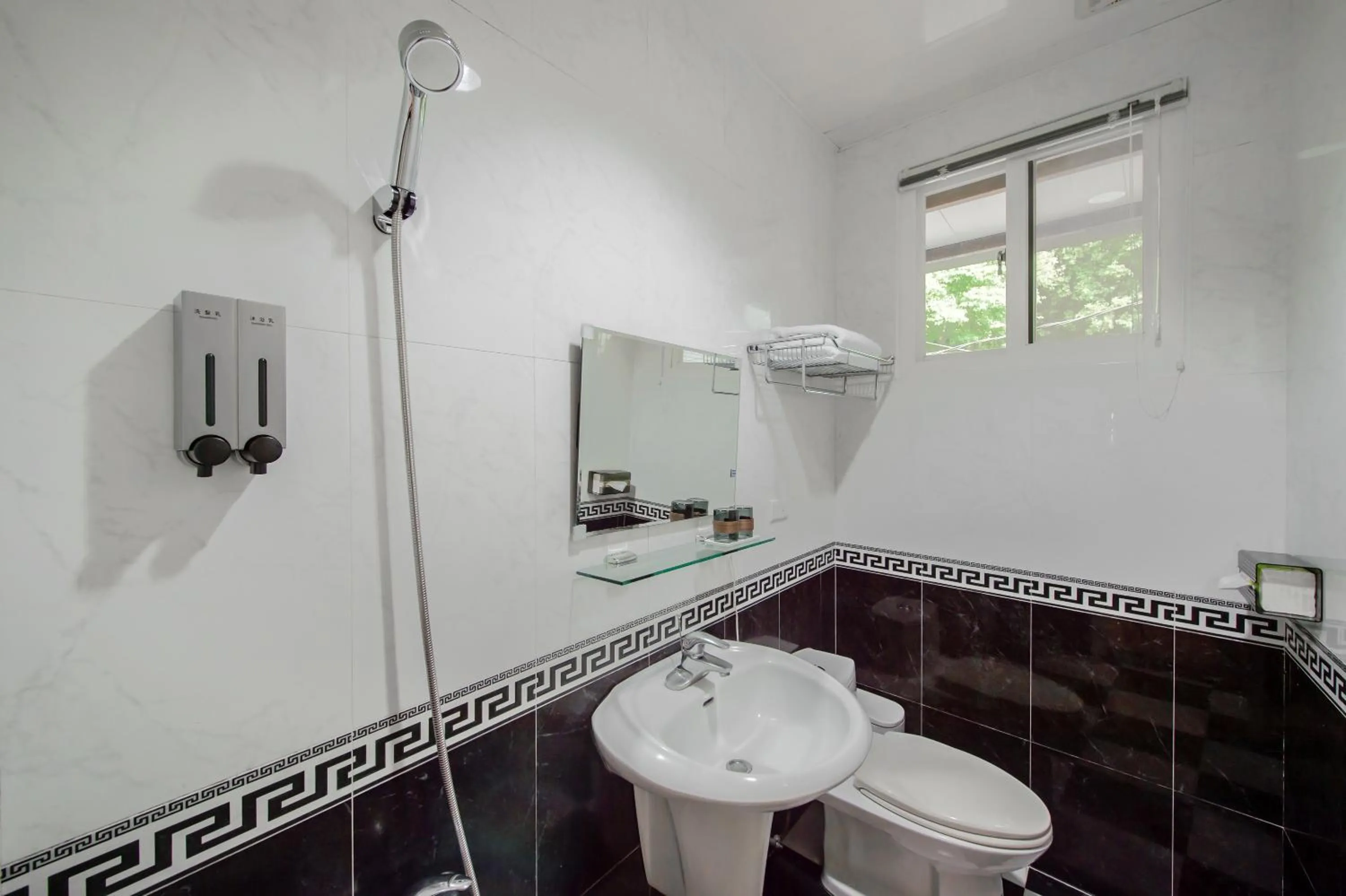 Bathroom in Jiufen The Dragon Smart Stay