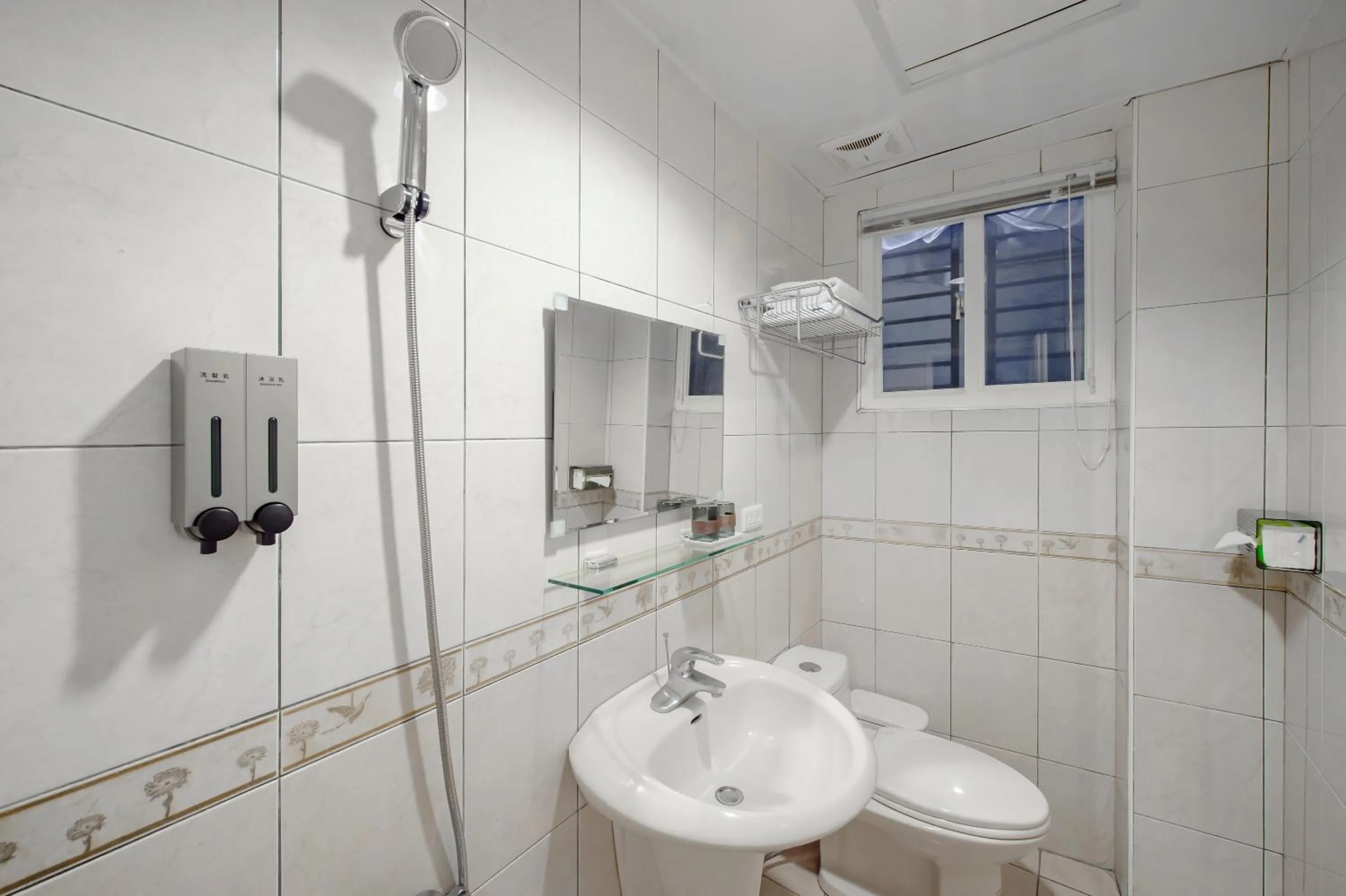 Bathroom in Jiufen The Dragon Smart Stay