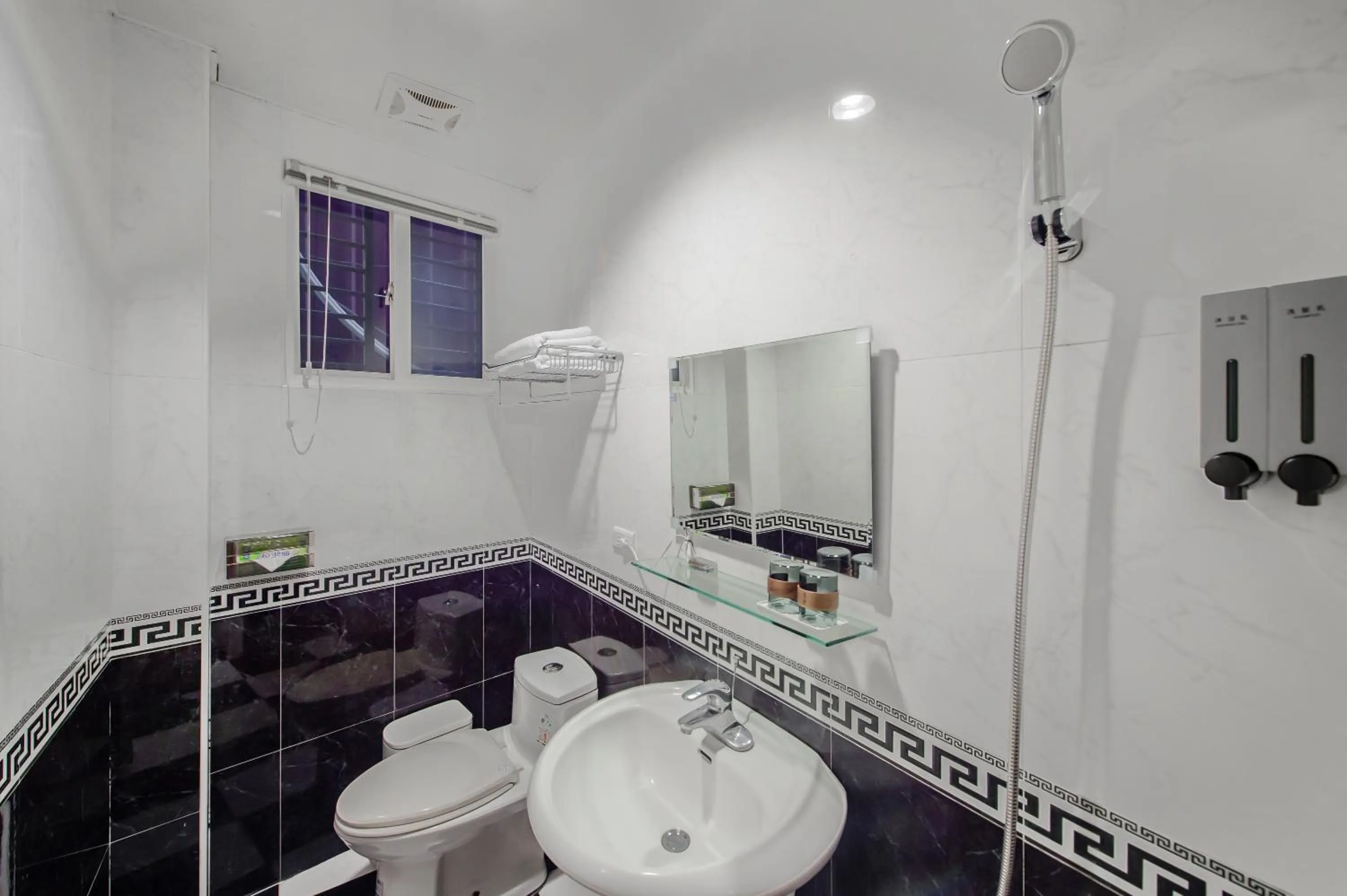 Bathroom in Jiufen The Dragon Smart Stay