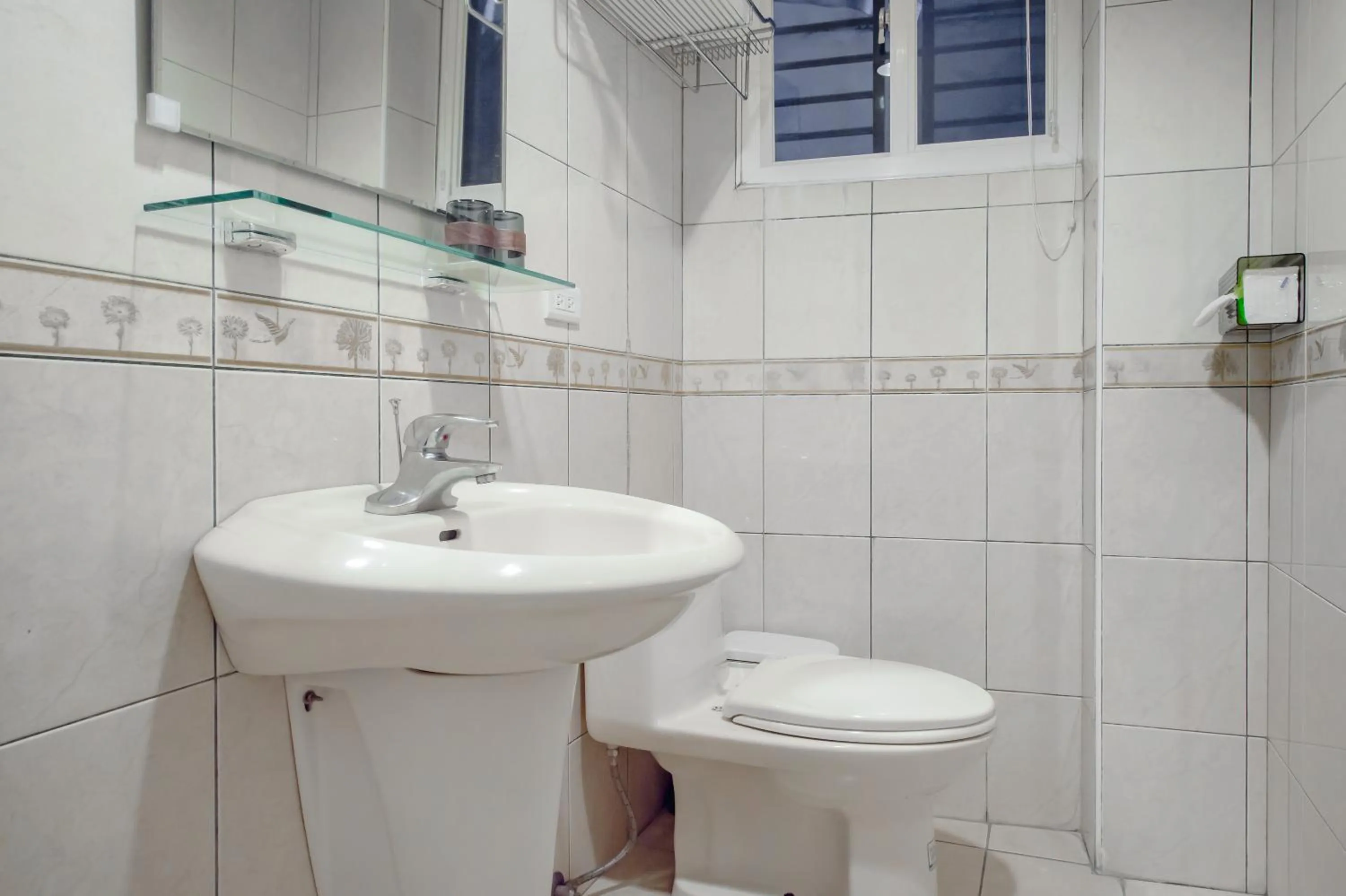 Bathroom in Jiufen The Dragon Smart Stay