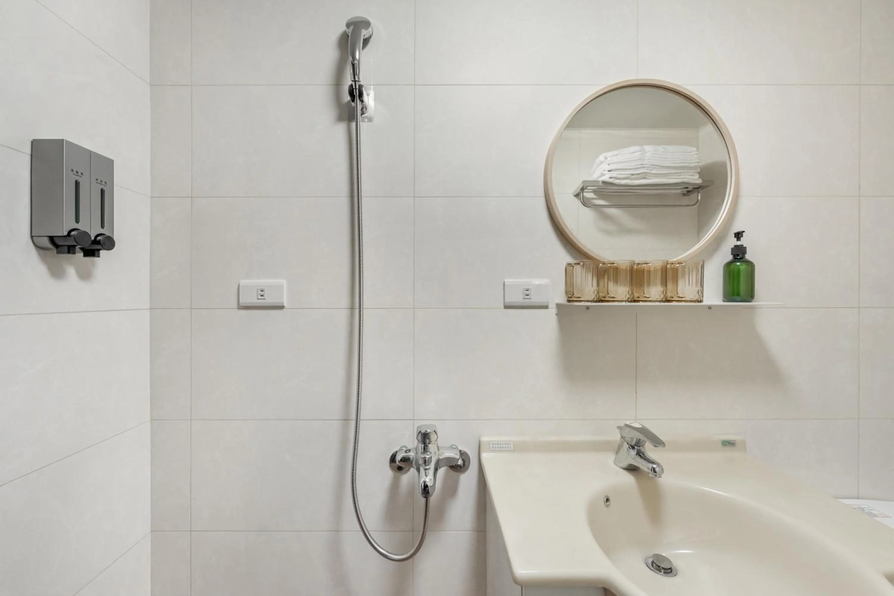 Shower in Jiufen The Dragon Smart Stay